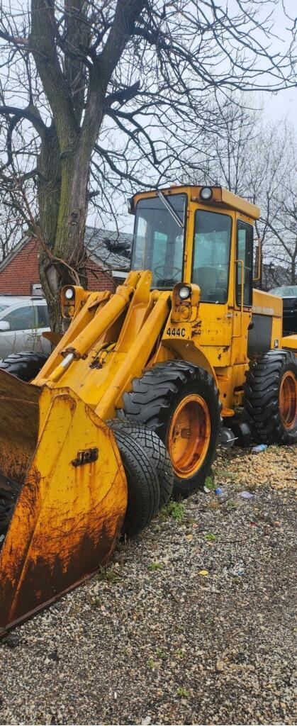 JOHN DEERE 444C RUBBER TIRED LOADER powered by diesel engine, equipped with EROPS, GP bucket.