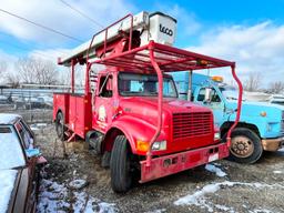 1999 INTERNATIONAL 4900 BUCKET TRUCK VN: 1HTSDAAP9XH689839 powered by DT466 diesel engine, equipped