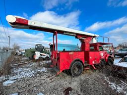 1999 INTERNATIONAL 4900 BUCKET TRUCK VN: 1HTSDAAP9XH689839 powered by DT466 diesel engine, equipped