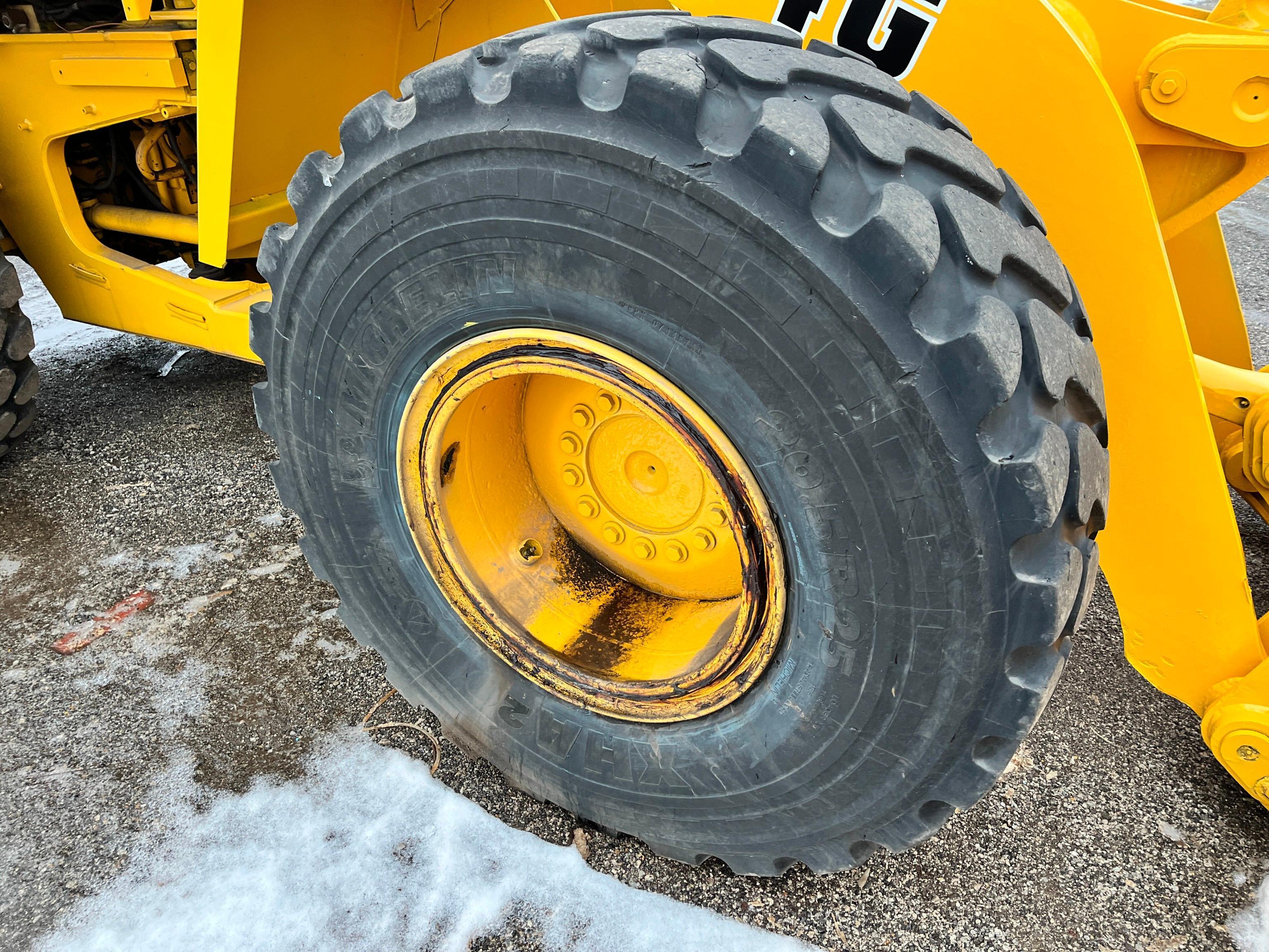 JOHN DEERE 544G RUBBER TIRED LOADER SN:559402 powered by John Deere diesel engine, equipped with