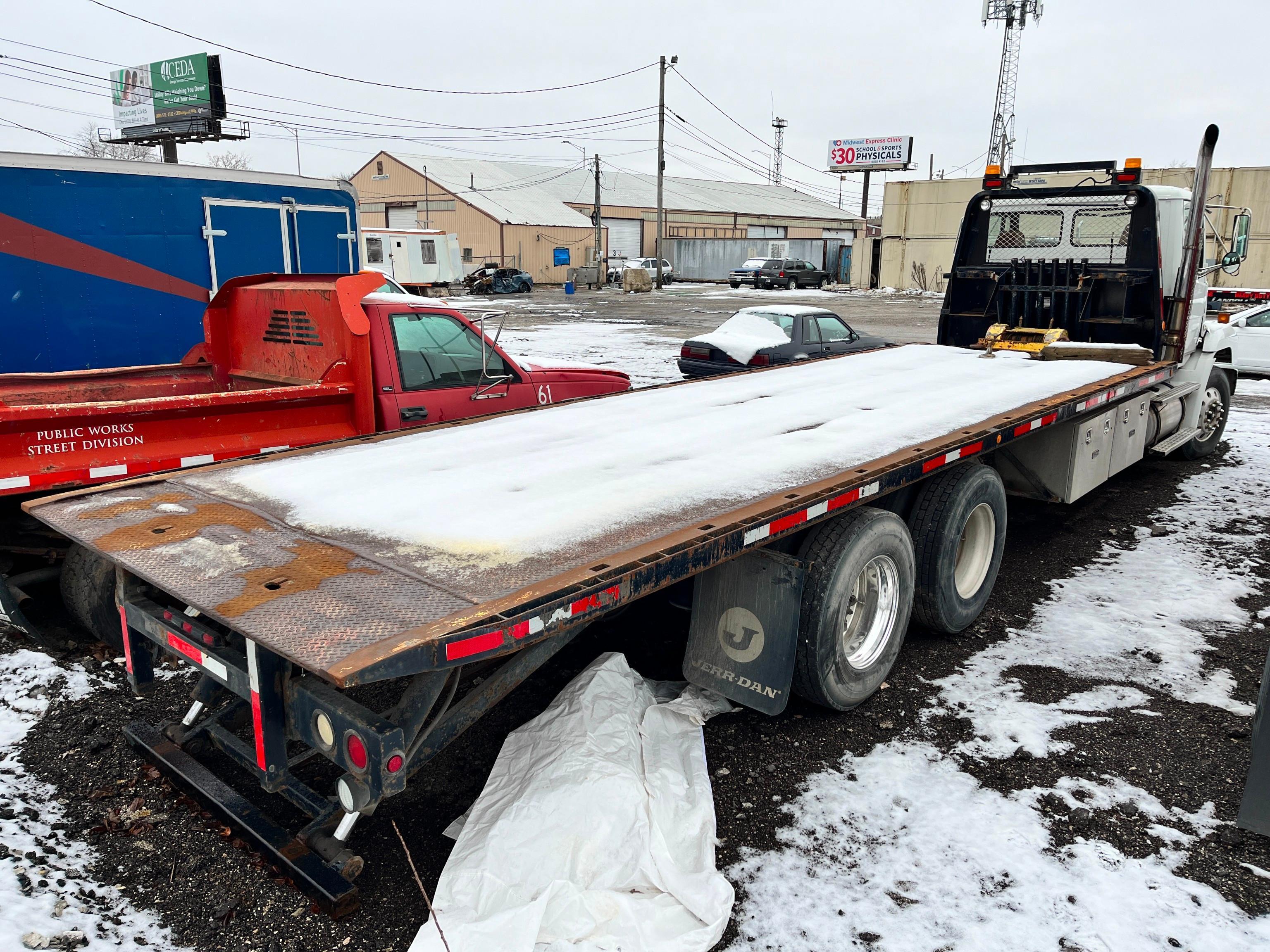 2000 FREIGHTLINER FLC1124T/ST ROLLBACK TRUCK VN:1FVXZCXB1YHG34371 powered by Detroit Series 60