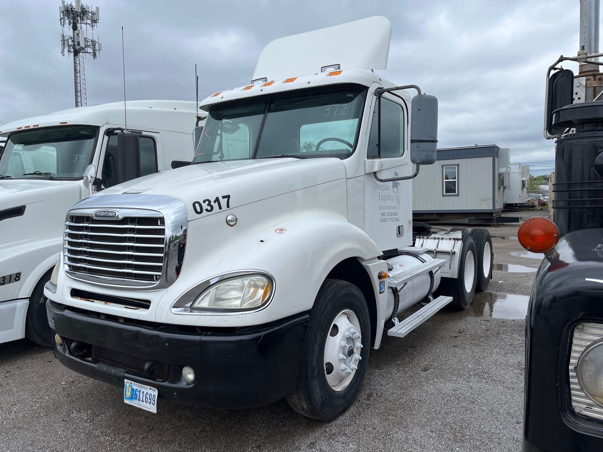 FREIGHTLINER TRUCK TRACTOR VN:N/A powered by Detroit Series 60 diesel engine, equipped with Eaton