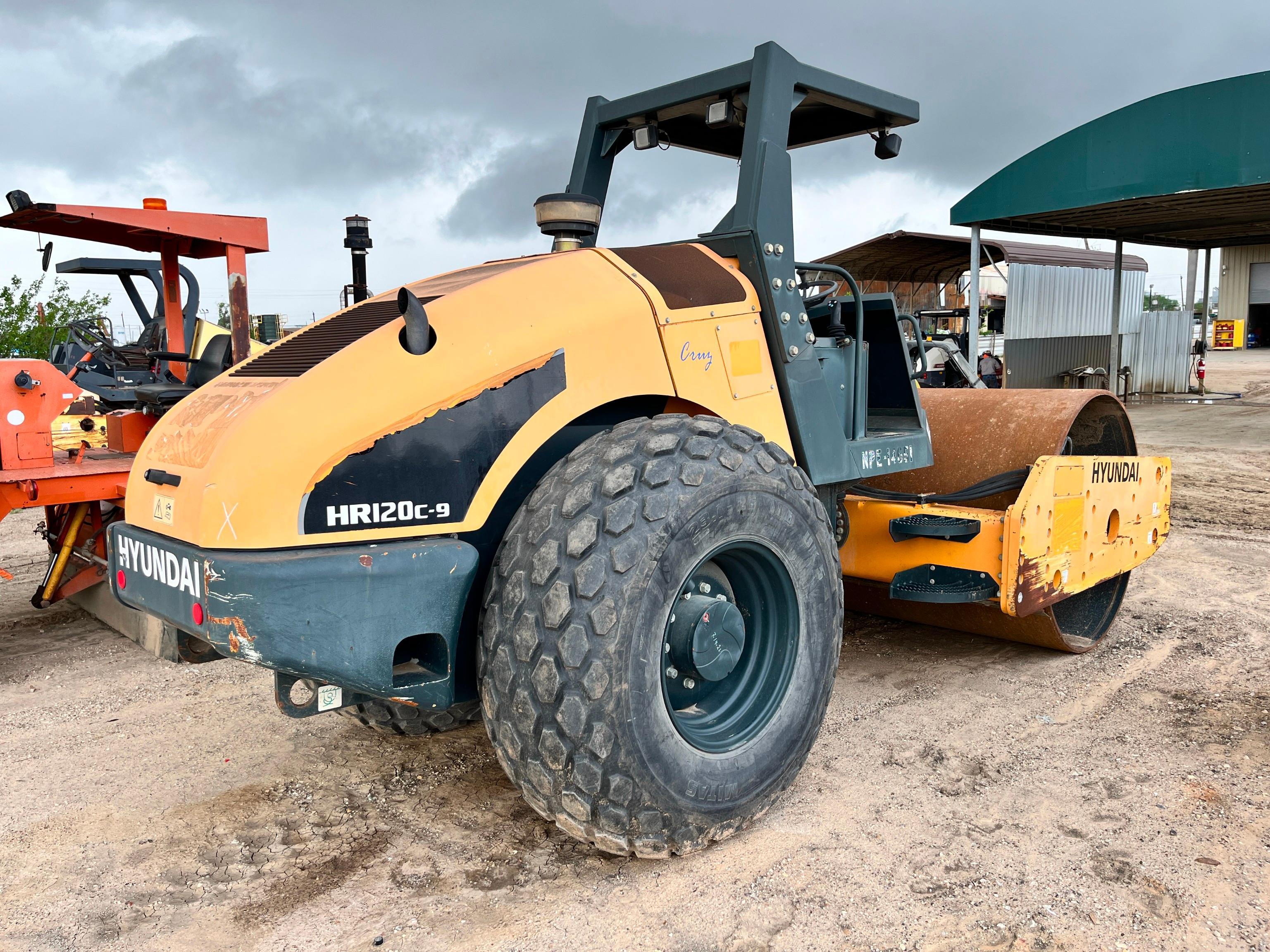 2021...HYUNDAI HR120C-9 VIBRATORY ROLLER SN:26012411E120604 powered by Deutz diesel engine, equipped