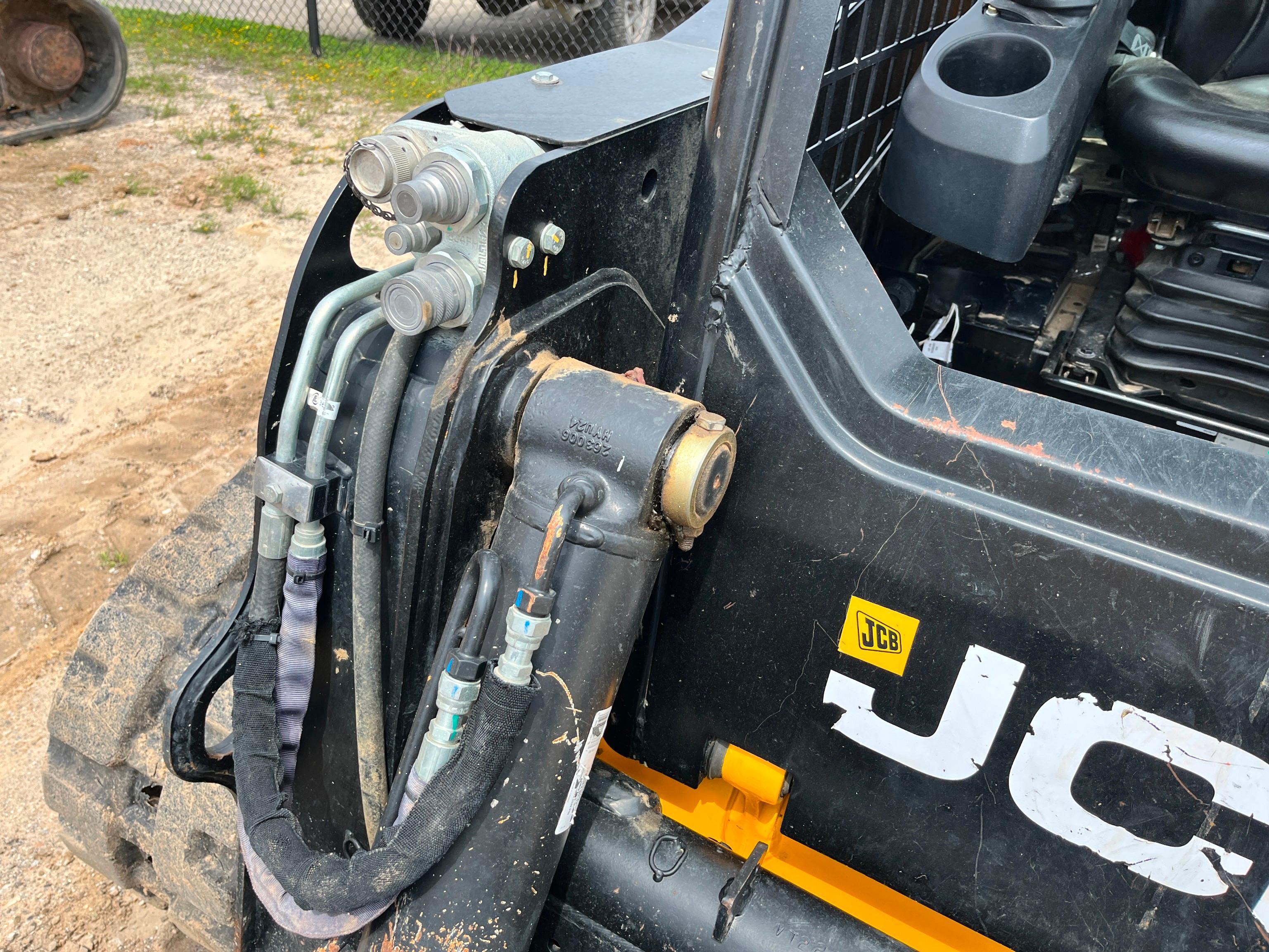 2022 JCB 215T...SUPER RUBBER TRACKED SKID STEER SN:GE03CHFDHN3106865 powered by Kohler diesel engine