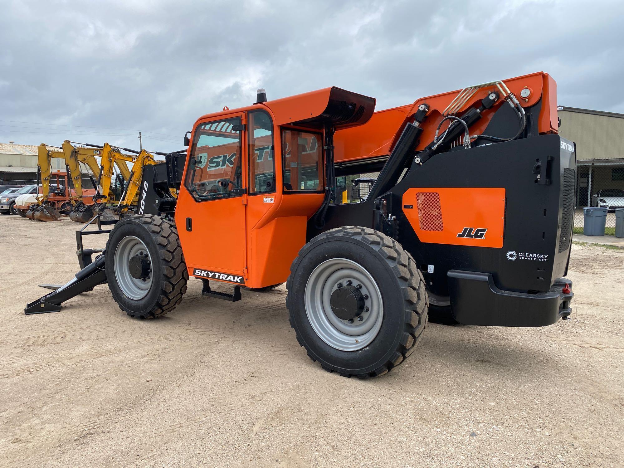 NEW UNUSED SKYTRAK 10042 TELESCOPIC FORKLIFT SN-129481 4x4, powered by diesel engine, 74hp, equipped