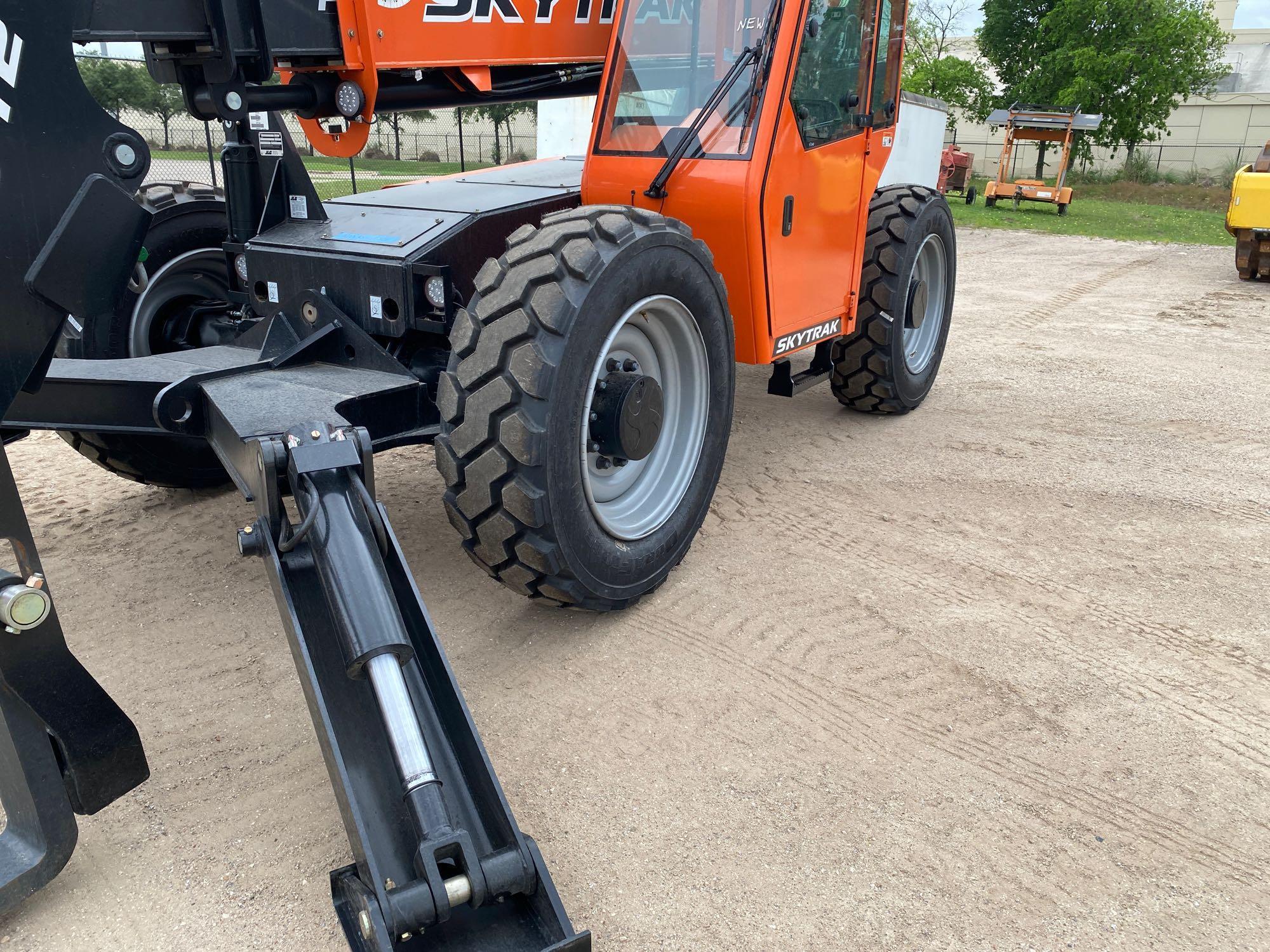 NEW UNUSED SKYTRAK 10042 TELESCOPIC FORKLIFT SN-129481 4x4, powered by diesel engine, 74hp, equipped