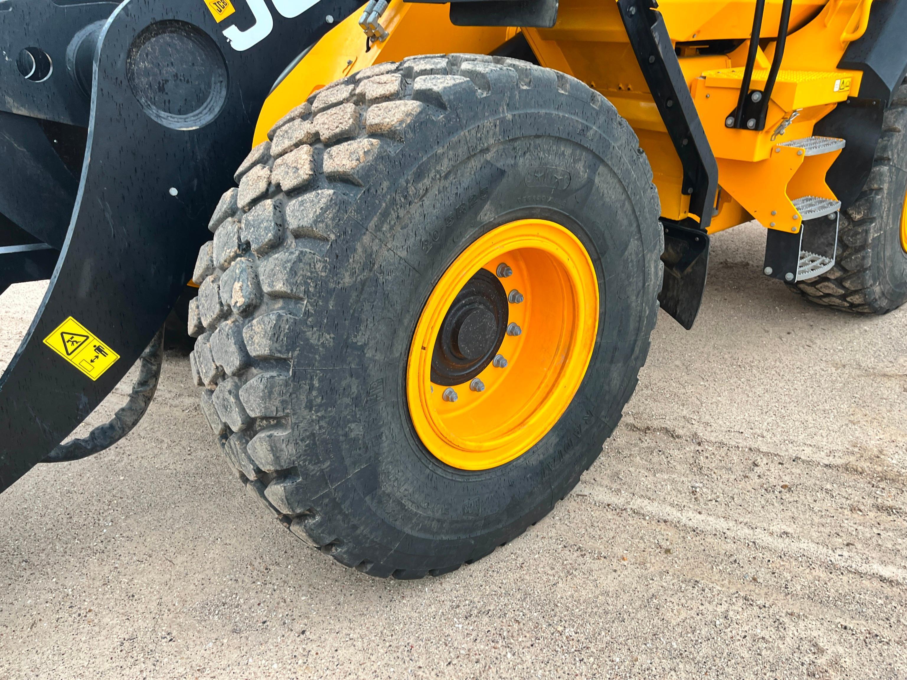 2021 JCB 427ZX RUBBER TIRED LOADER SN:JCB4A6AEHN3079329 powered by 6.7 liter diesel engine, equipped