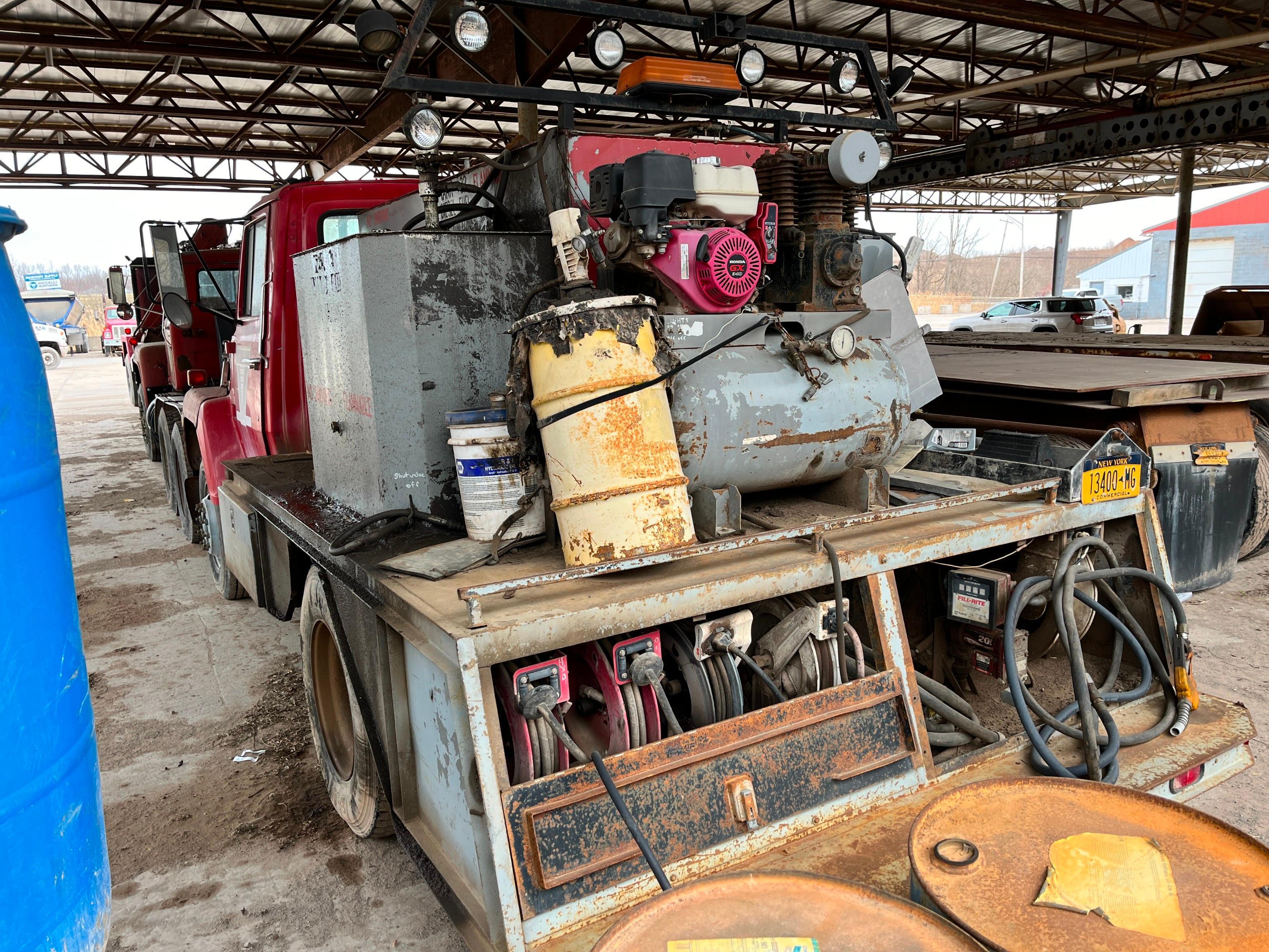 1988 FORD L7000 FUEL/LUBE TRUCK VN:1FTWR72P7JVA46920 powered by 6.6 liter turbo diesel engine,