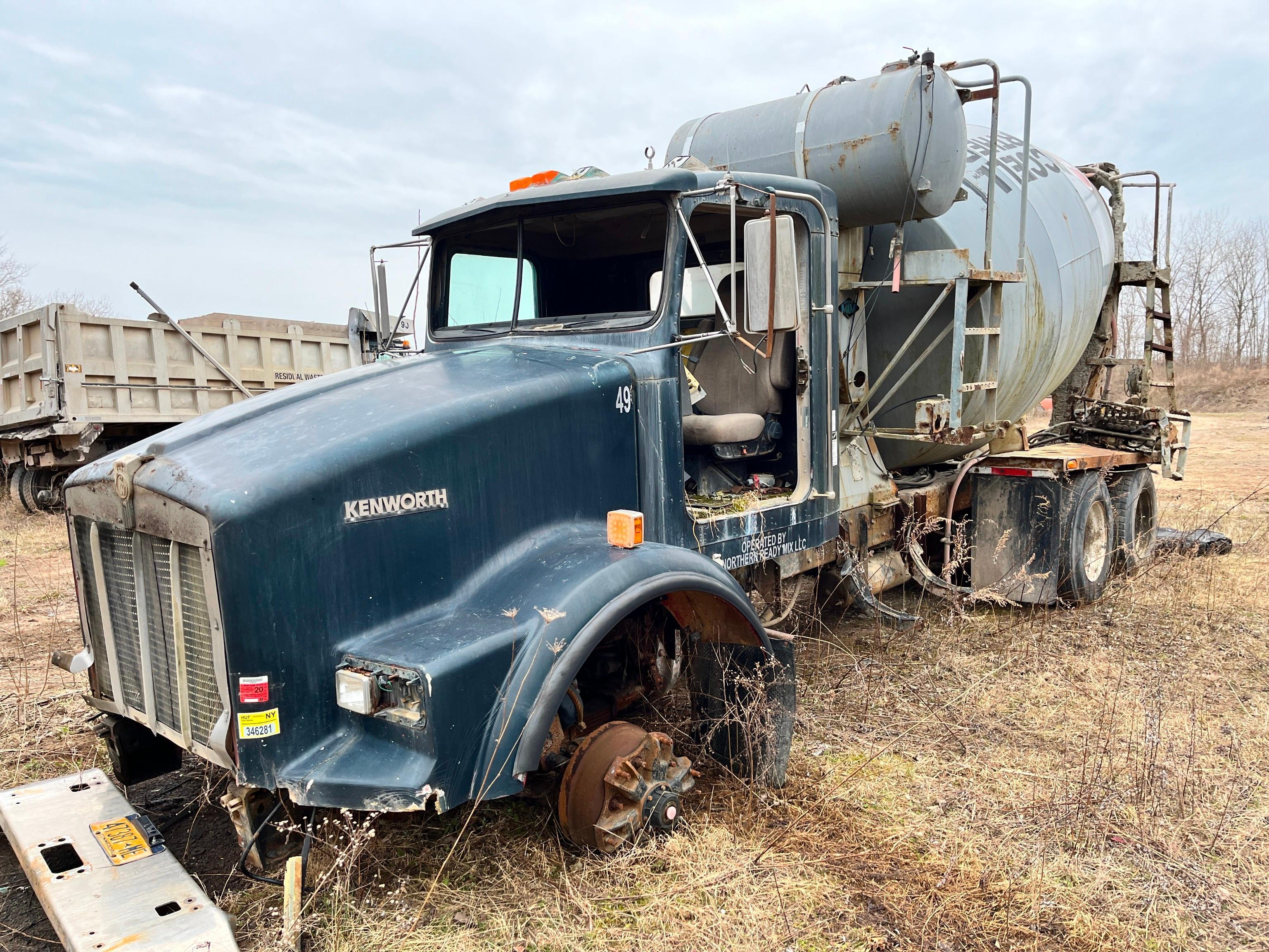 1995 KENWORTH T800 CONCRETE MIXER TRUCK VN:2NKDLE0XXSM682330 powered by Cat 3176 diesel engine,