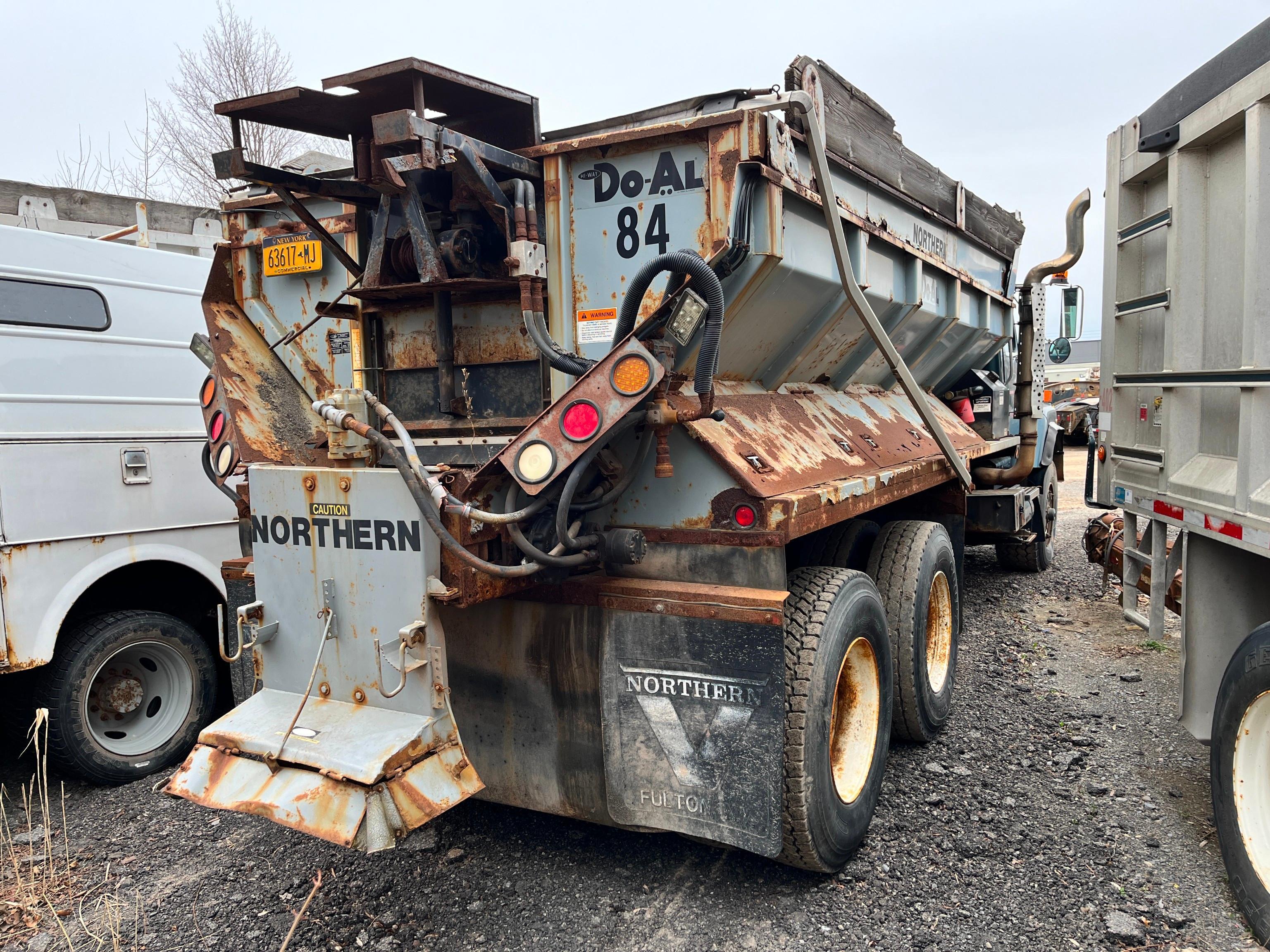 1988 INTERNATIONAL F-2674 SPREADER TRUCK VN:1HTZVG3T6JH609560 powered by Cummins diesel engine,