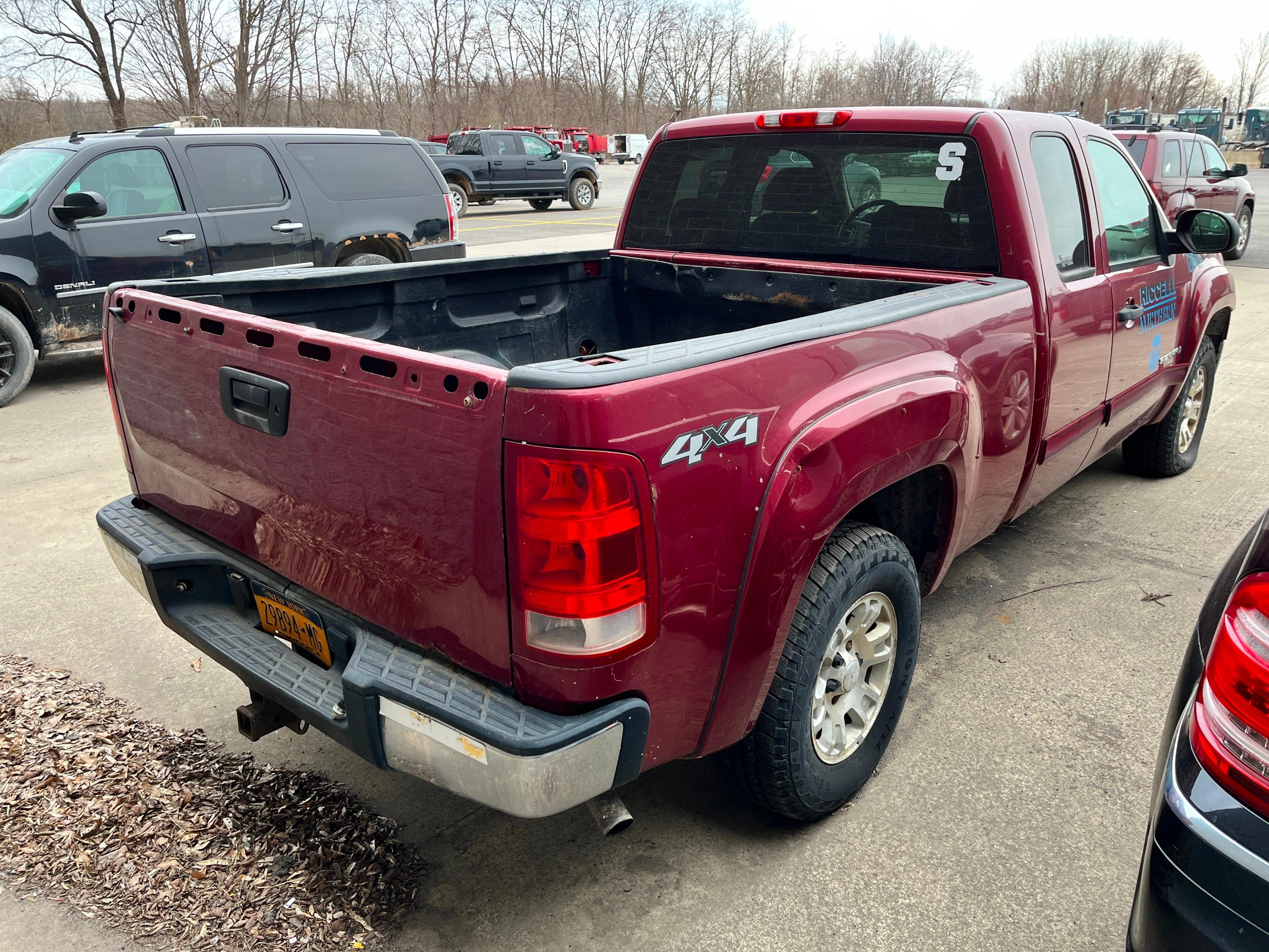 2007 GMC SIERRA PICKUP TRUCK VN:2GTEK19C571692189 4x4, powered by 4.8 liter gas engine, equipped