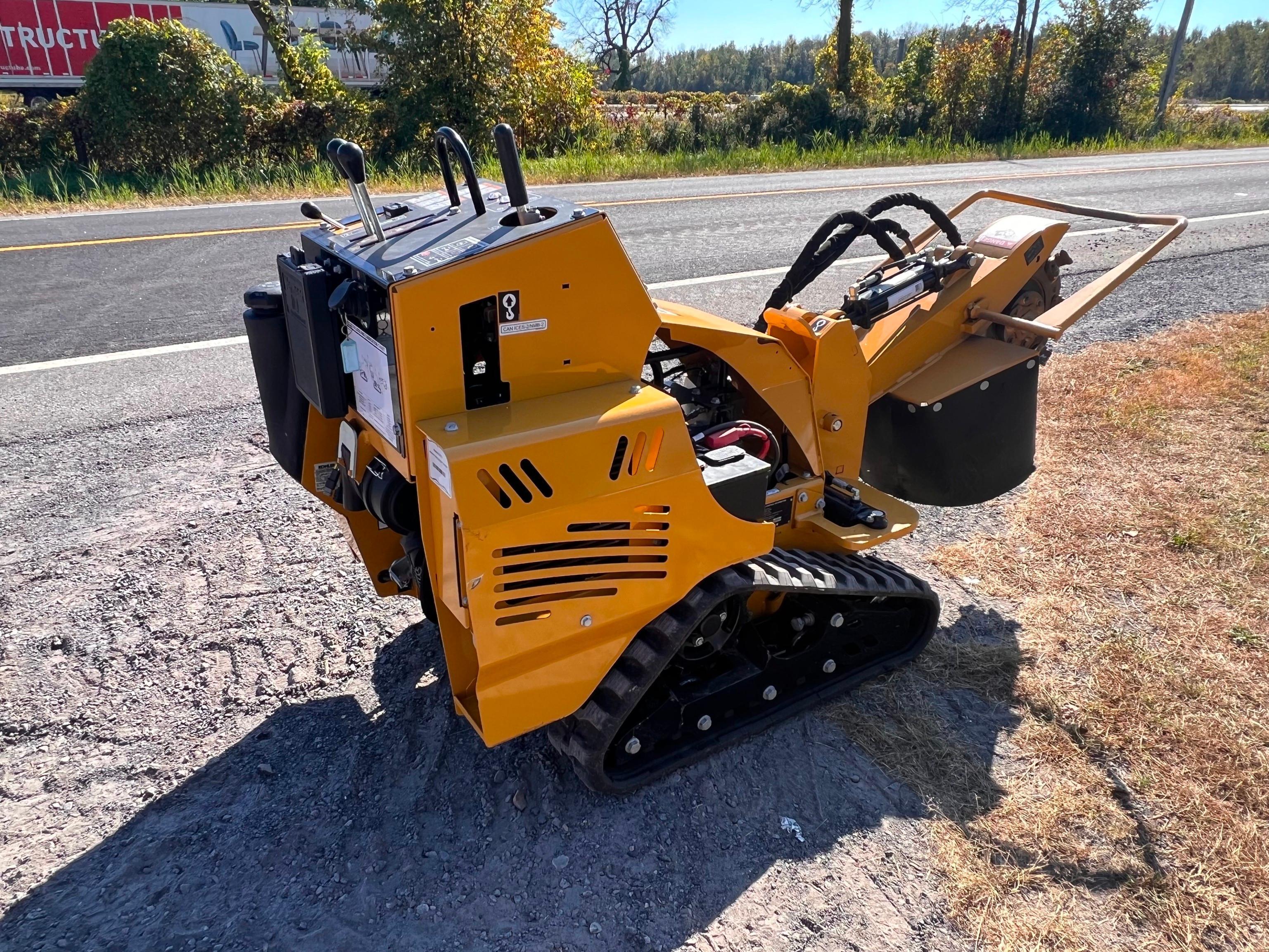 STUMP GRINDER 2023 VERMEER ST30TX STUMP GRINDER powered by Koehler gas engine, equipped with ling