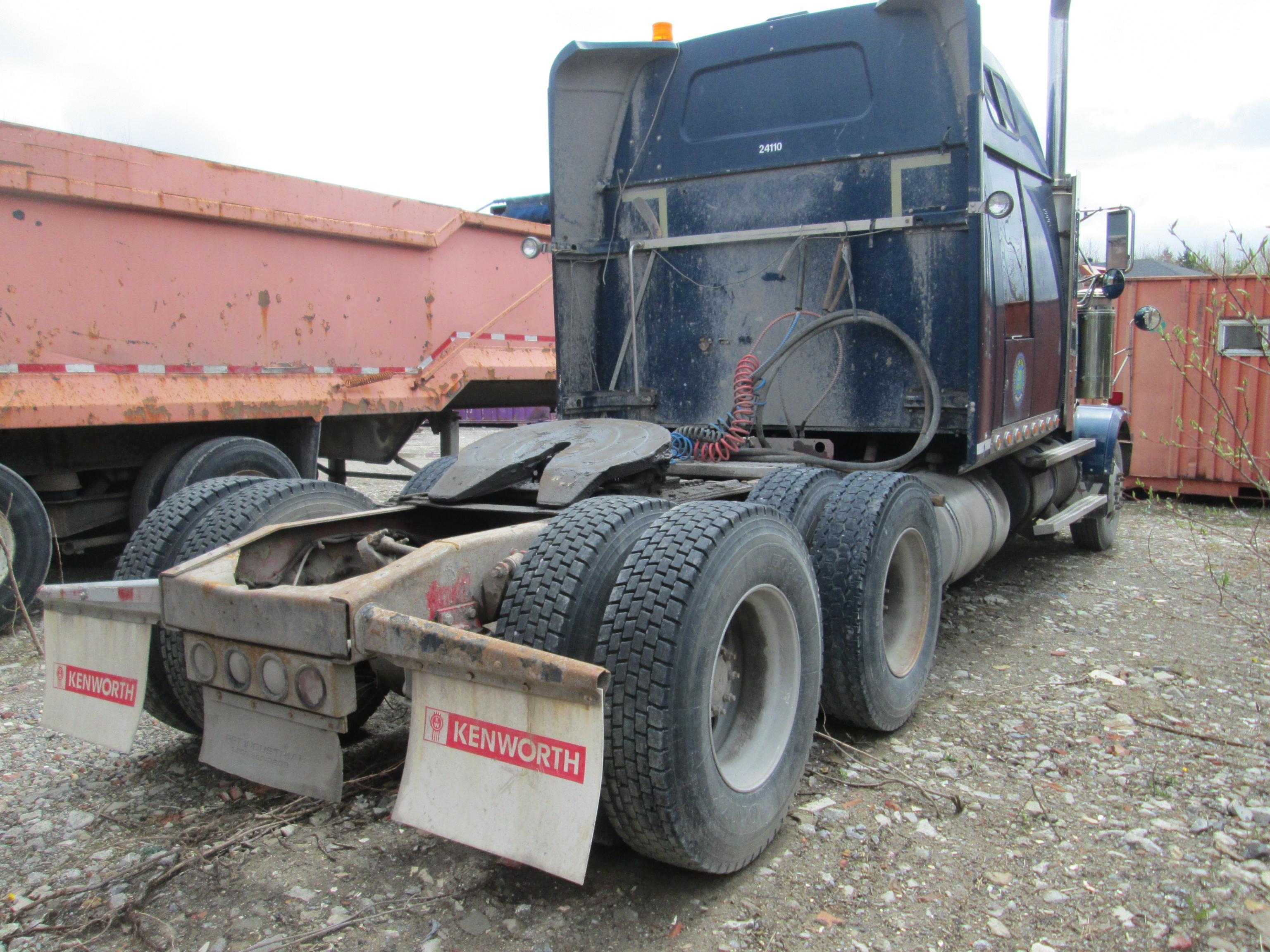 TRUCK TRACTOR 2004 Western Star 4900FA Tandem truck tractor SN 5KJJAECV74PM78244, equipped with