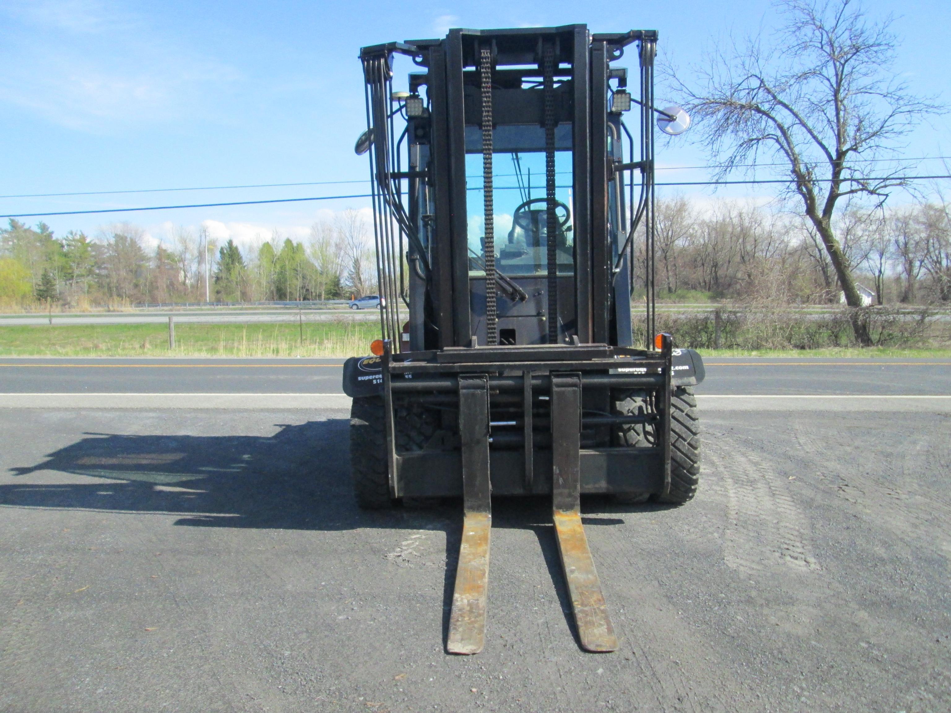 FORKLIFT Taylor THD160 FORKLIFT SN 833190 powered by Cummins B4.5T diesel engine, equipped with cab,