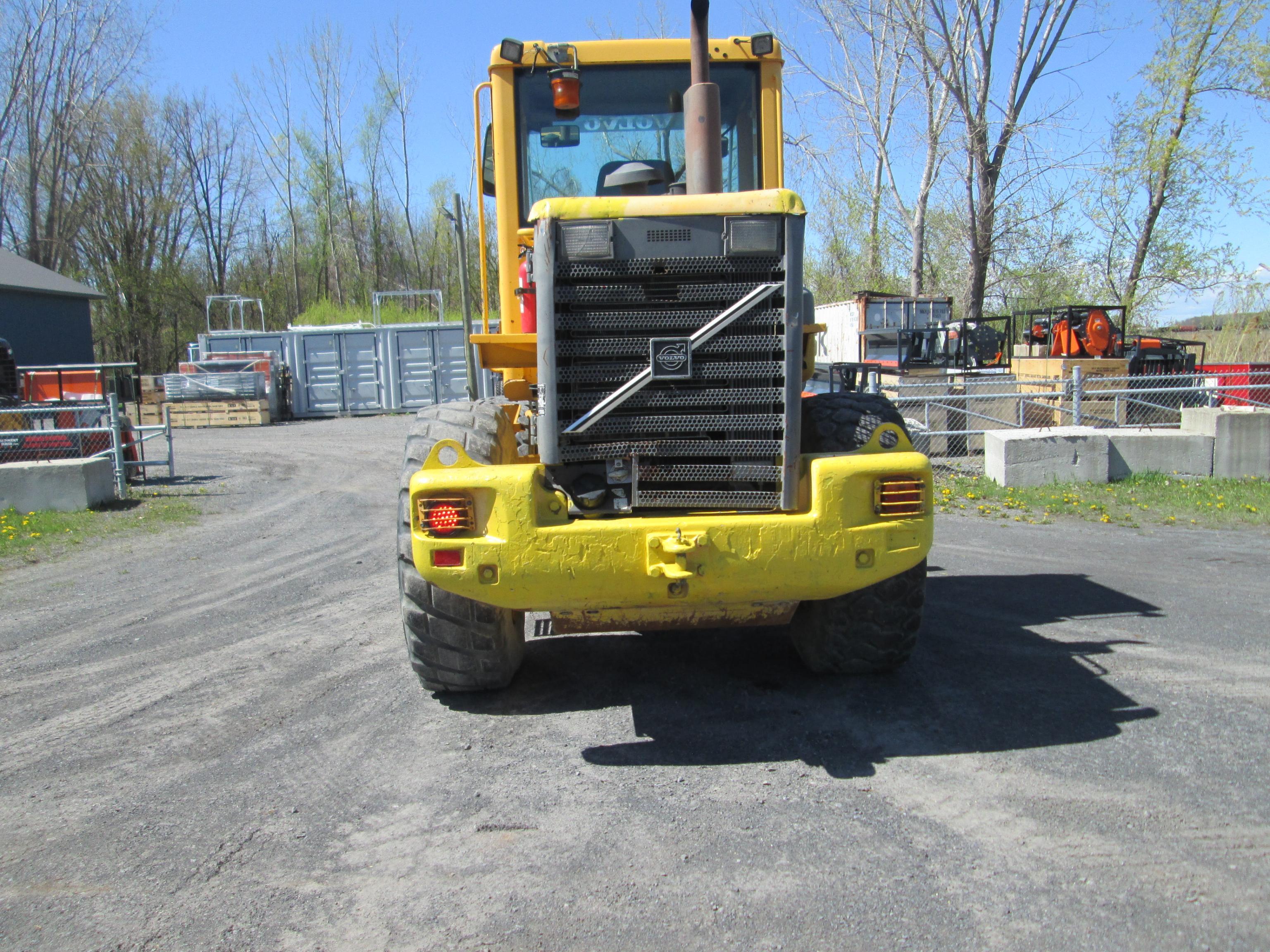 RUBBER TIRED LOADER 2004 Volvo L50E Wheel Loader SN L50EV71112 eqipped with diesel engine, a/c heat