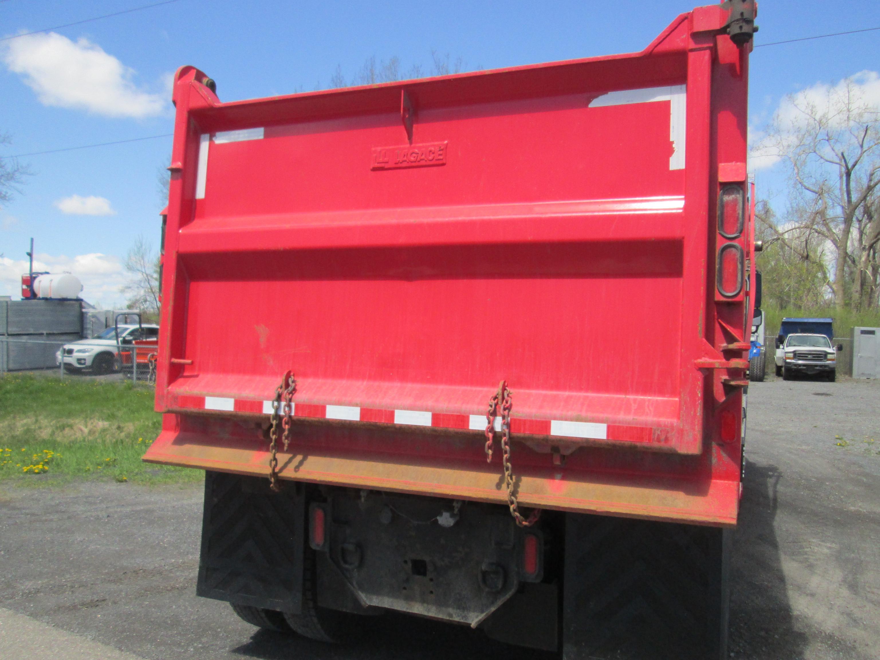 DUMP TRUCK 2014 Freightliner 114SD T/A T/A Dump truck SN 1FVHG3DV6EHFS2622 equipped with Detroit