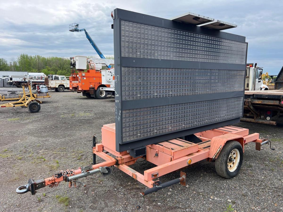 2005 AMERICAN SIGNAL MESSAGE BOARD ARROW/MESSAGE BOARD VN:1A9BS332552228408 solar power, ST205/75R15