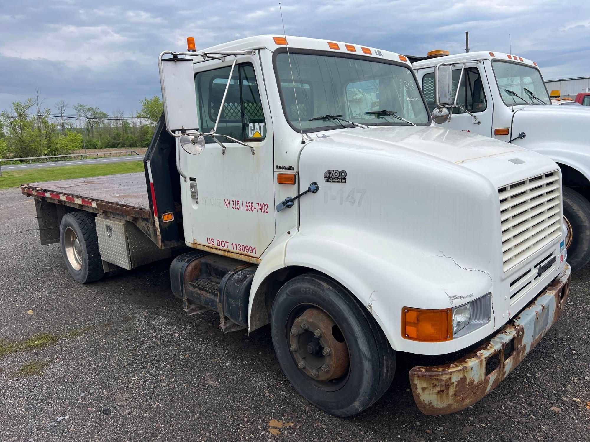 1999 INTERNATIONAL 4700 FLATBED TRUCK VN:1HTSMABM3XH646490 powered by T444E diesel engine, equipped