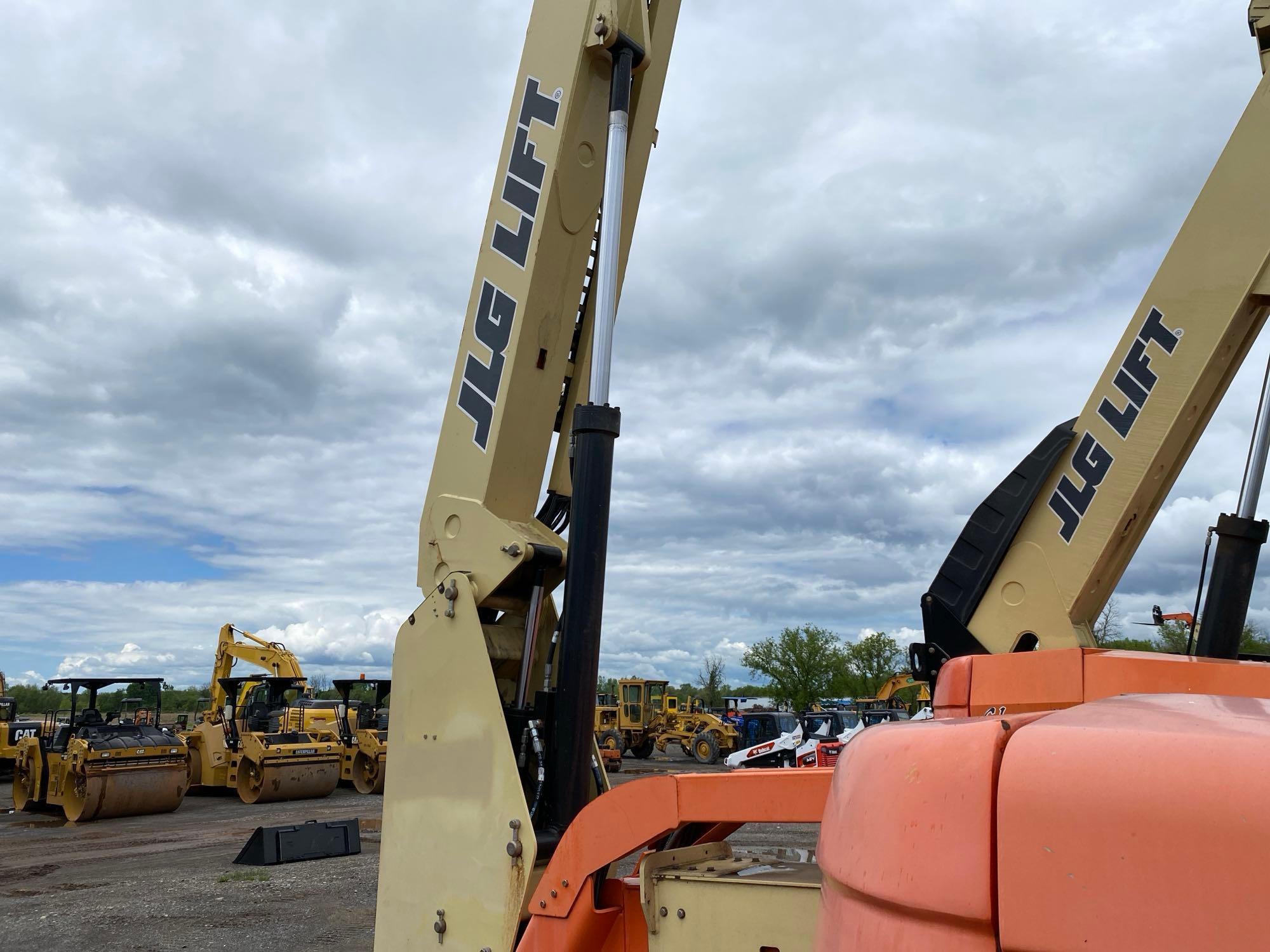 JLG 600AJ BOOM LIFT SN:76841 4x4, powered by diesel engine, equipped with 60ft. Platform height,