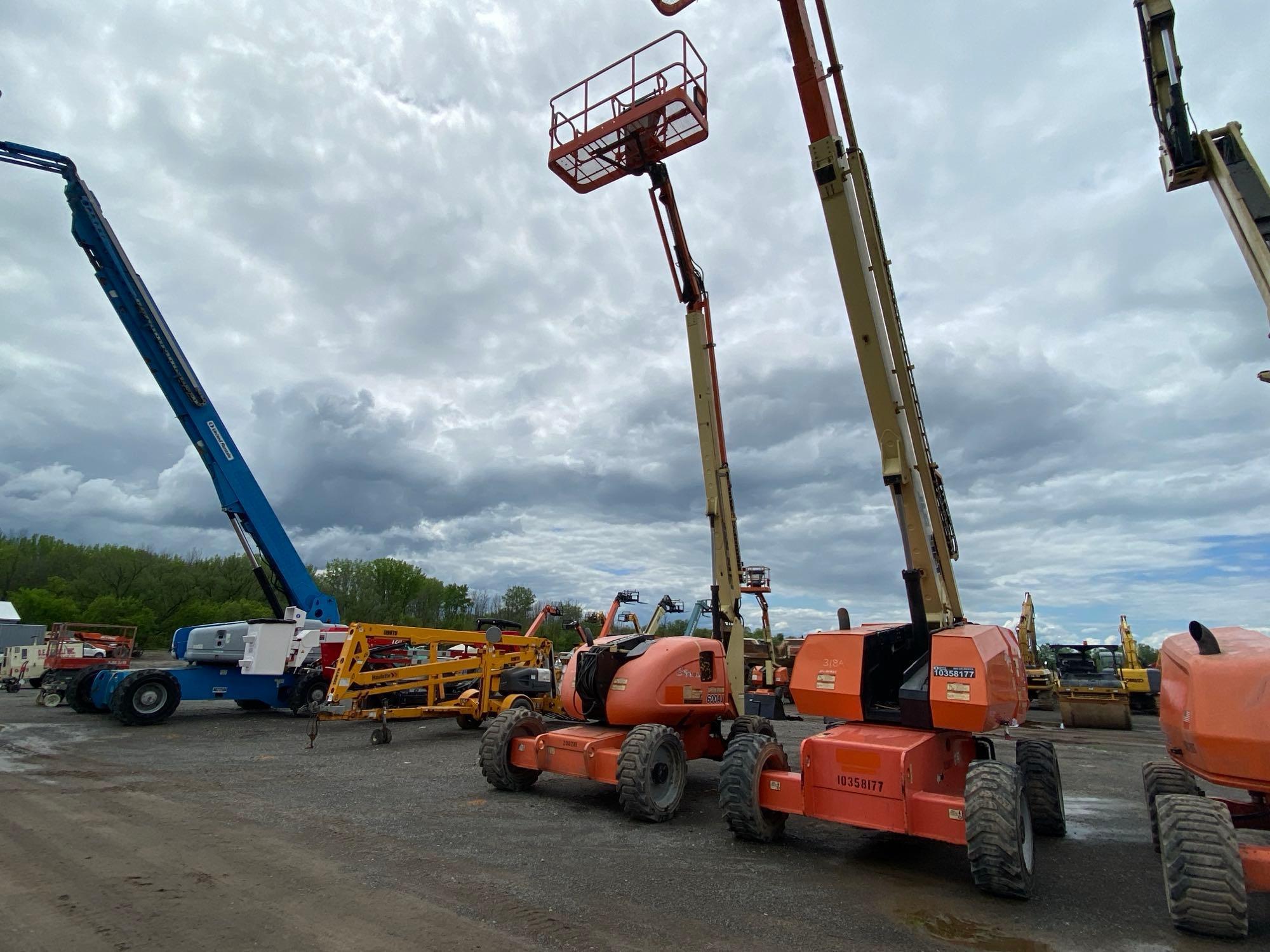 JLG 600AJ BOOM LIFT SN:76841 4x4, powered by diesel engine, equipped with 60ft. Platform height,