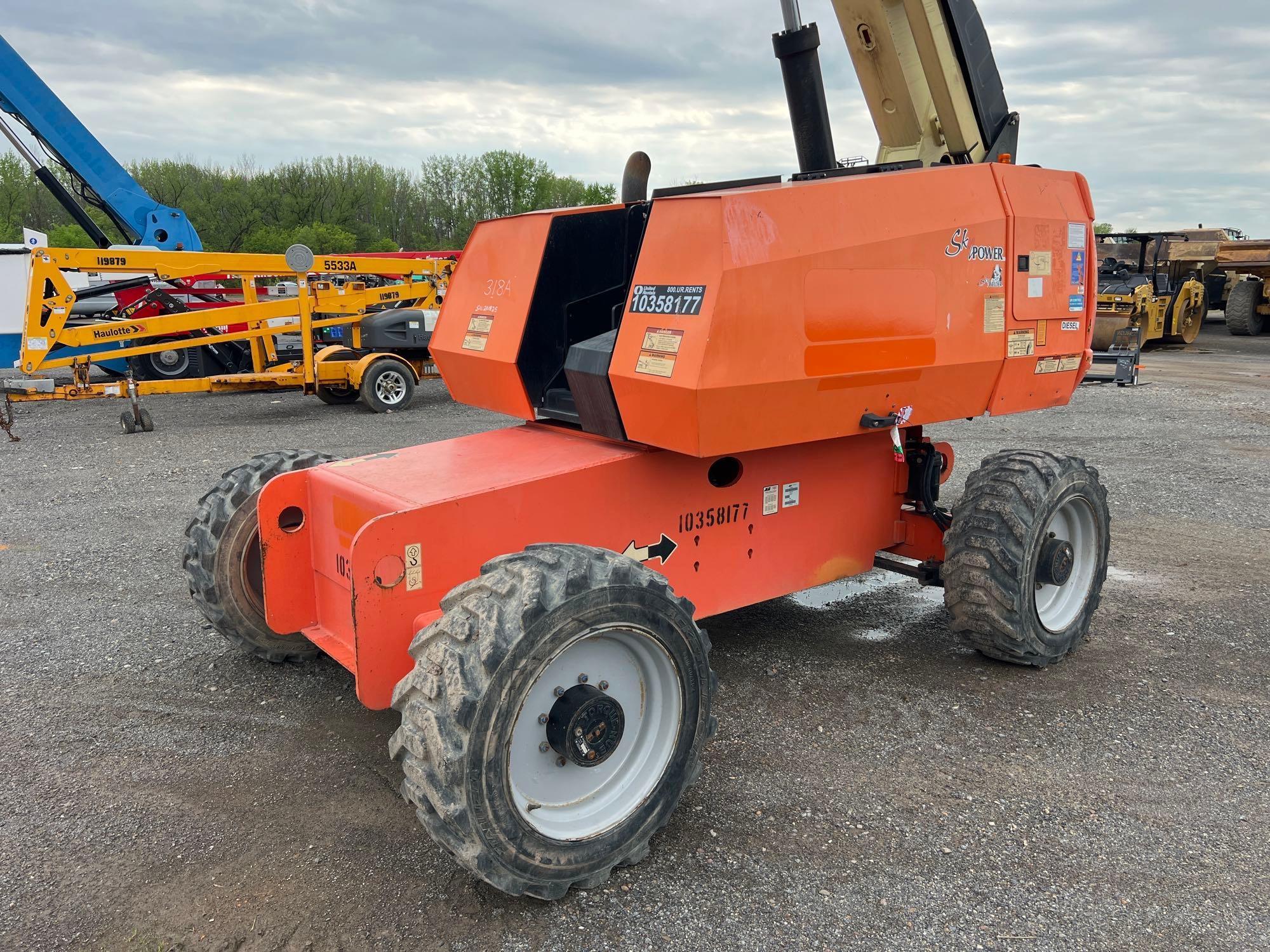 2015 JLG 600S BOOM LIFT SN:300201825 4x4, powered by diesel engine, equipped with 60ft. Platform