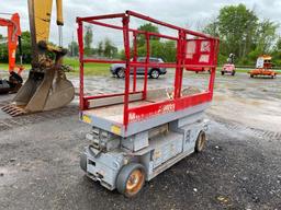 MEC 2033 SCISSOR LIFT SN:8600373 electric powered, equipped with 20ft. Platform height, slide out