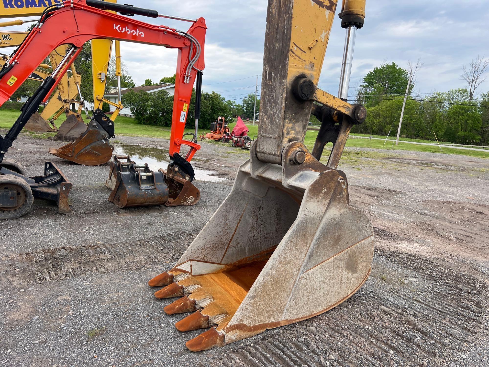 JOHN DEERE 330CX HYDRAULIC EXCAVATOR SN:83117 powered by John Deere diesel engine, equipped with