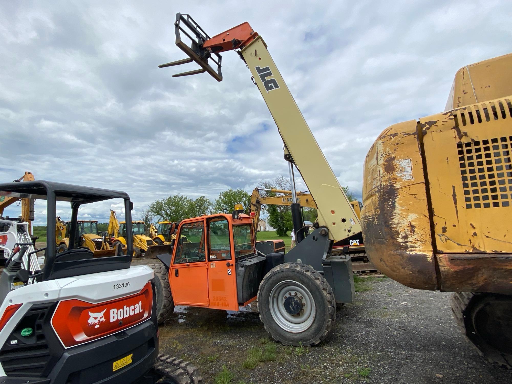 2012 JLG G10-43A TELESCOPIC FORKLIFT SN:160043986 4x4, powered by diesel engine, equipped with