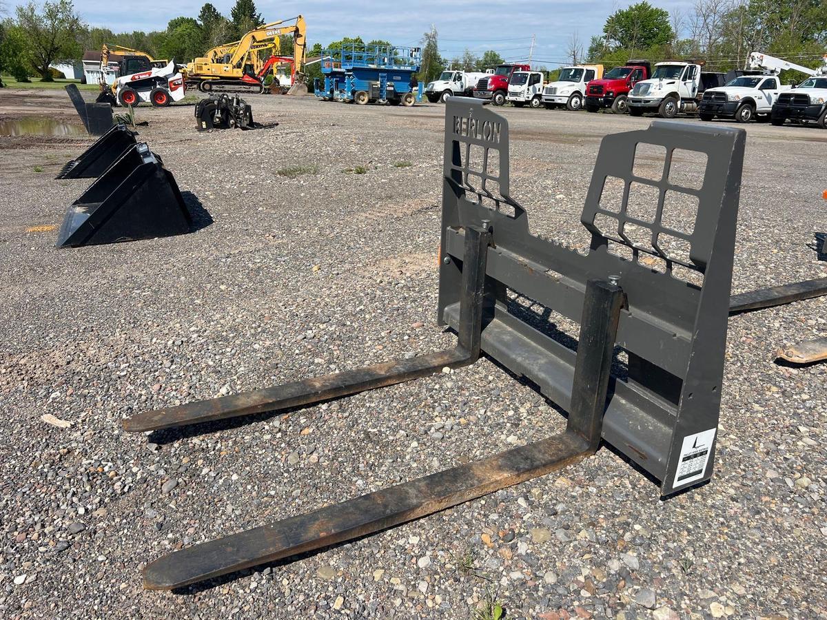 NEW BERLON 48IN. HD STEP THROUGH PALLET FORKS SKID STEER ATTACHMENT 5,500lb capacity.