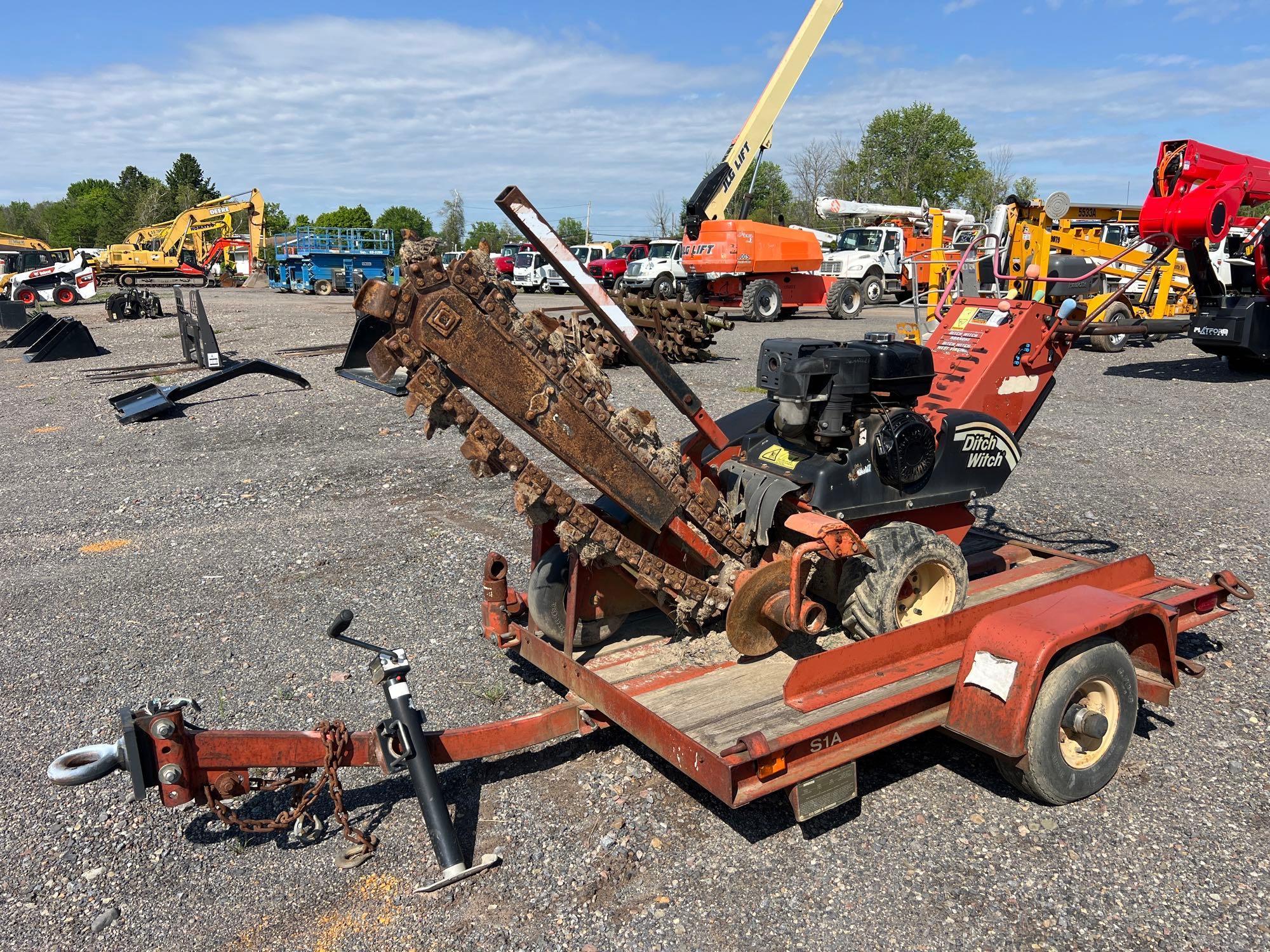 DITCH WITCH 1330 TRENCHER VN:10SB071A0417Y0070 powered by Honda gas engine, equipped with 2ft.