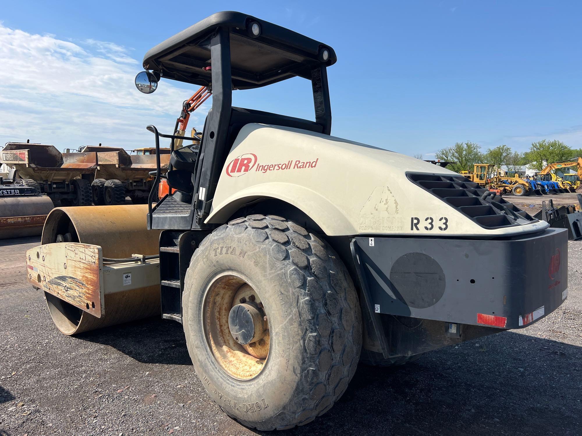 INGERSOLL RAND SD100D VIBRATORY ROLLER SN:189896 powered by diesel engine, equipped with OROPS,