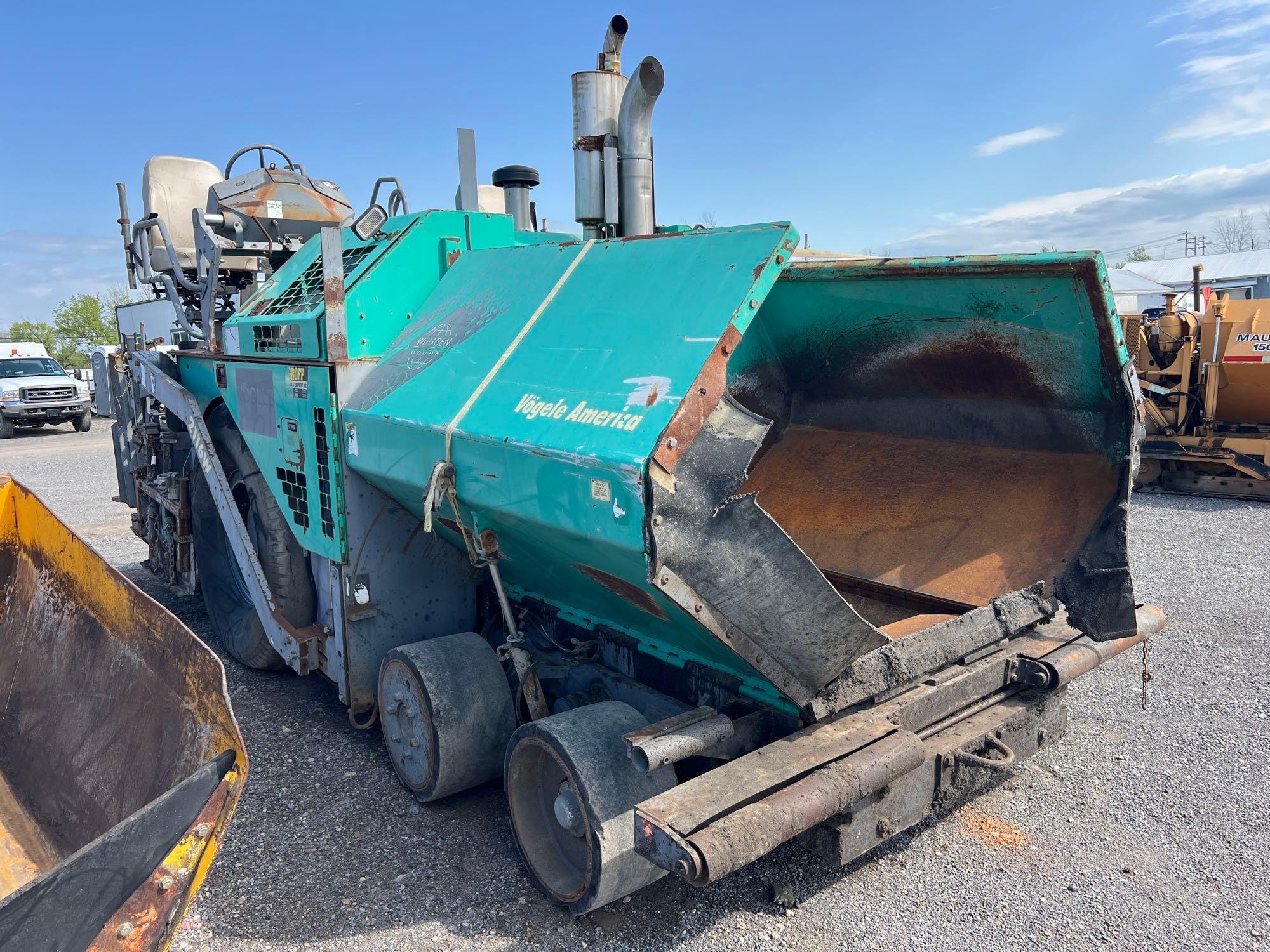VOGELE HF400E ASPHALT PAVER SN:40607 powered by diesel engine, equipped with 8ft. Paver.