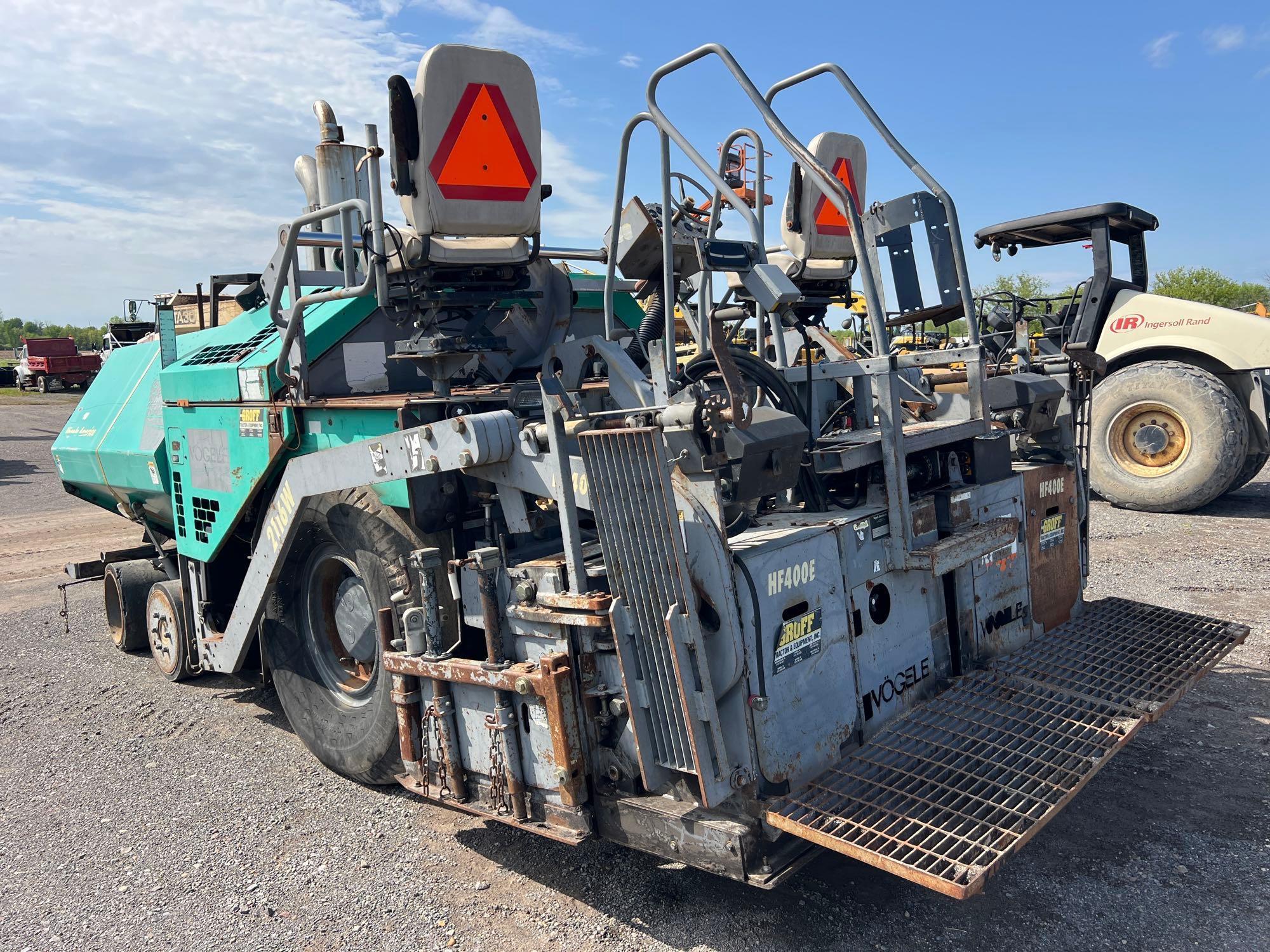 VOGELE HF400E ASPHALT PAVER SN:40607 powered by diesel engine, equipped with 8ft. Paver.