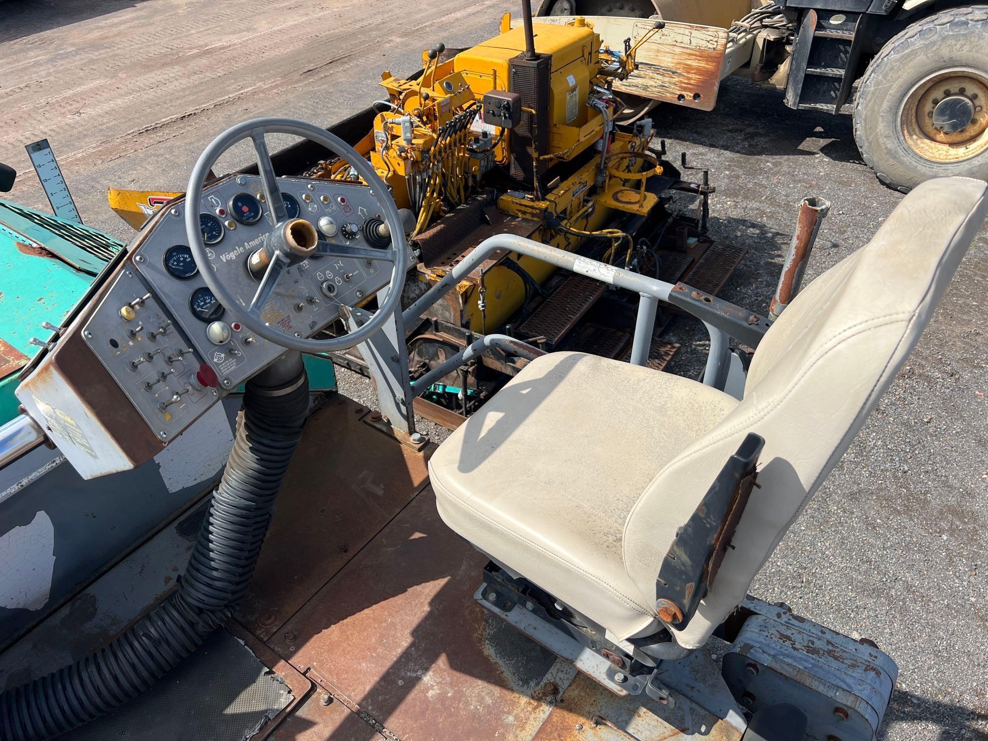 VOGELE HF400E ASPHALT PAVER SN:40607 powered by diesel engine, equipped with 8ft. Paver.