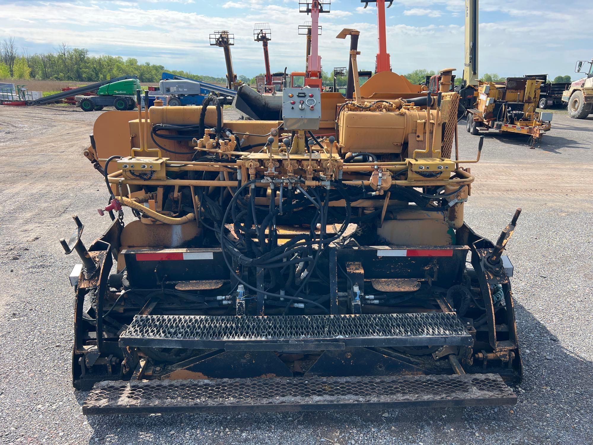 MAULDIN 1500 ASPHALT PAVER... SN NA... powered by Deutz diesel engine, equipped with propane heated