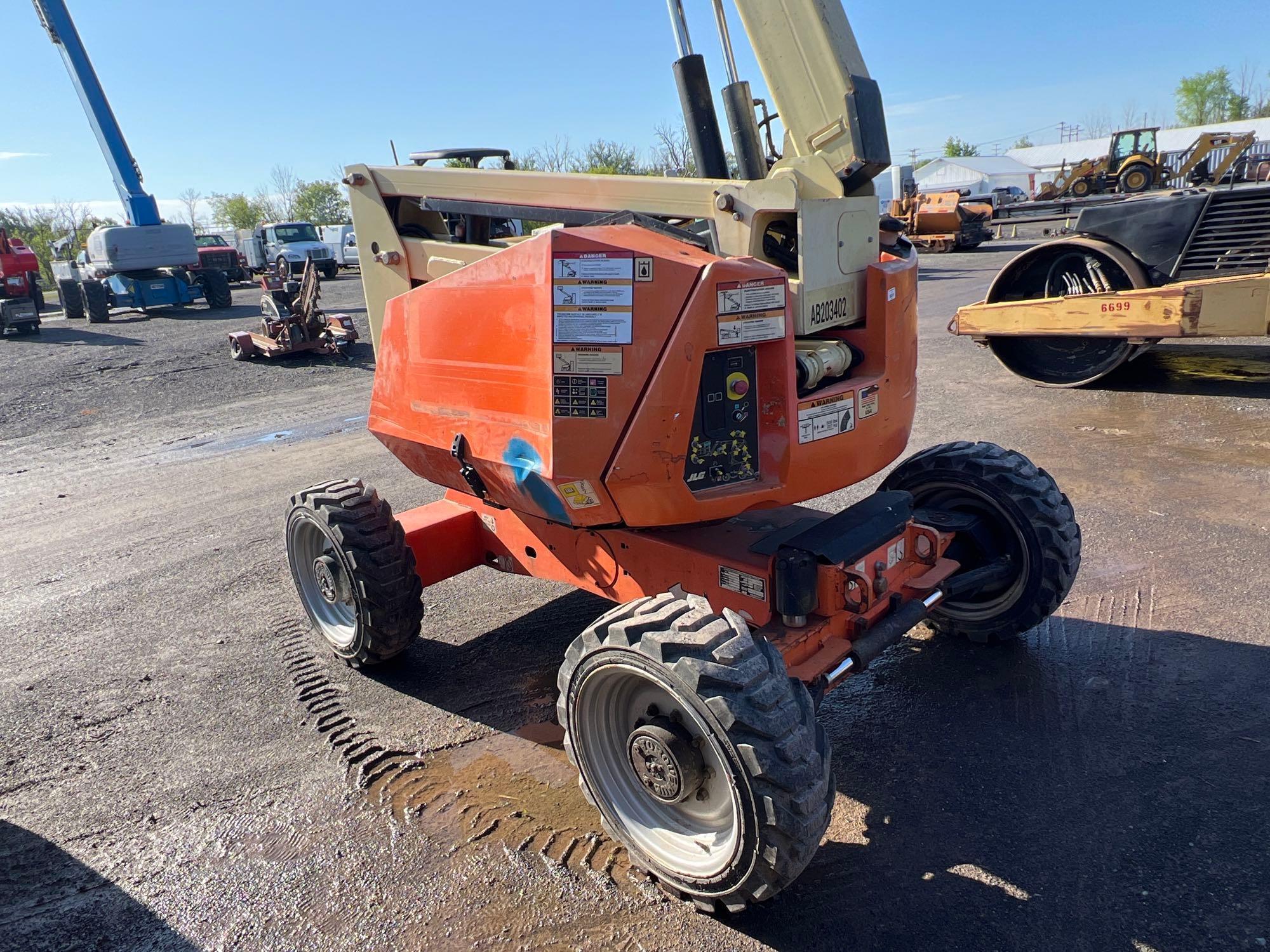 2013 JLG 340AJ BOOM LIFT SN:300178015 4x4, powered by diesel engine, equipped with 34ft. Platform