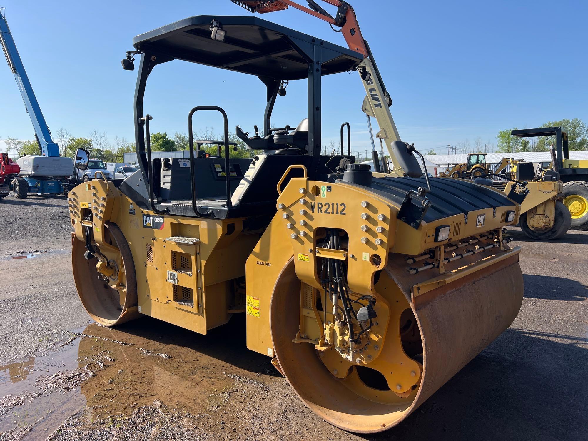 2017 CAT CB66B ASPHALT ROLLER SN:B6600247 powered by Cat diesel engine, equipped with OROPS, 84in.