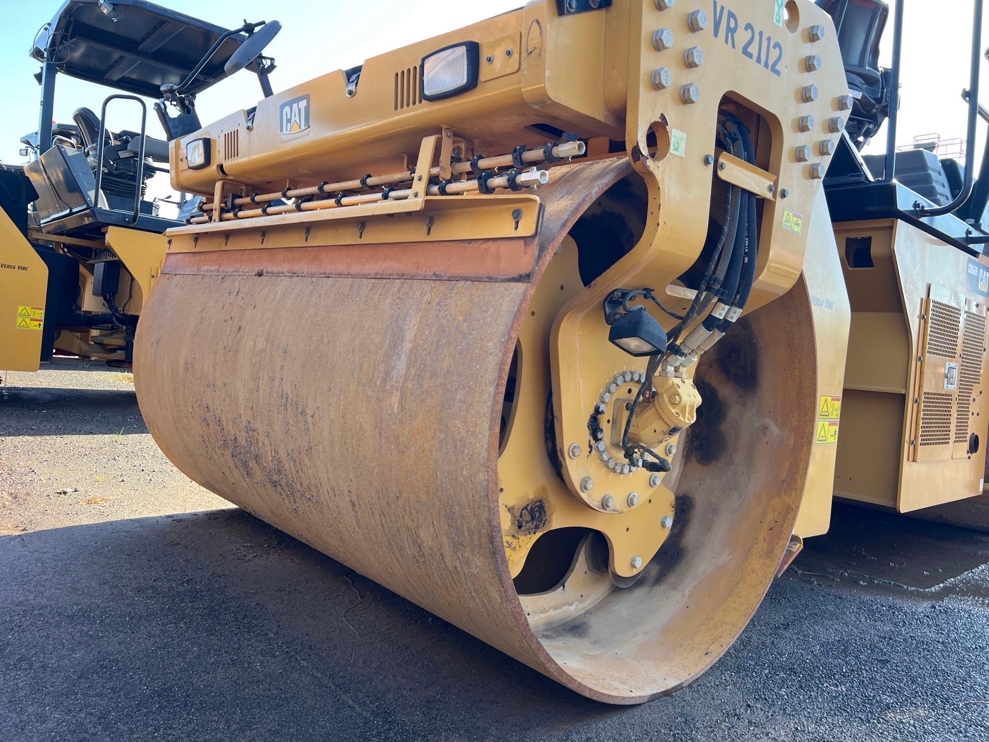 2017 CAT CB66B ASPHALT ROLLER SN:B6600247 powered by Cat diesel engine, equipped with OROPS, 84in.