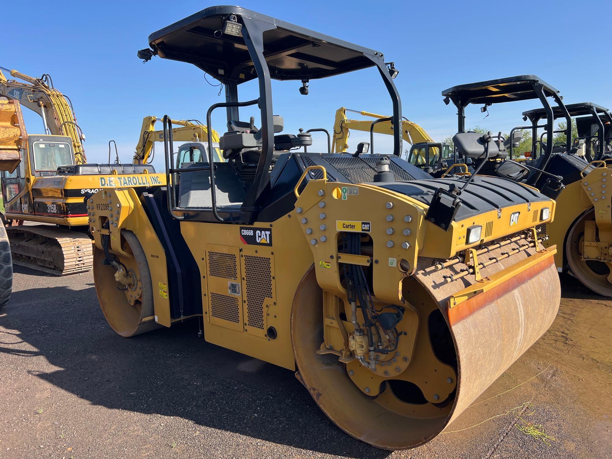 2017 CAT CB66B ASPHALT ROLLER SN:B6600255 powered by Cat diesel engine, equipped with OROPS, 84in.