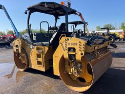 2017 CAT CB66B ASPHALT ROLLER SN:B6600255 powered by Cat diesel engine, equipped with OROPS, 84in.