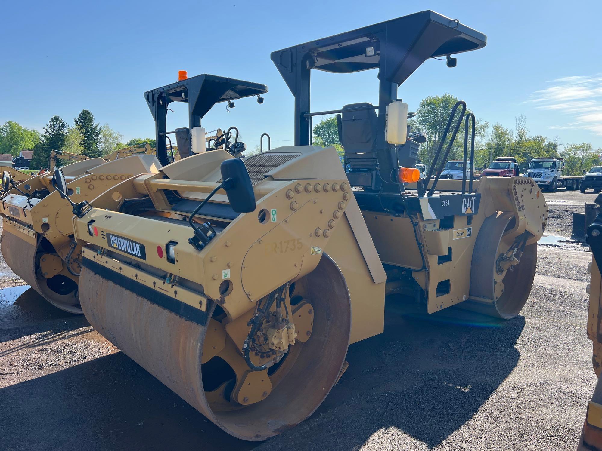 2014 CAT CB64R9 ASPHALT ROLLER SN:CB500161 powered by Cat diesel engine, equipped with OROPS, 79in.