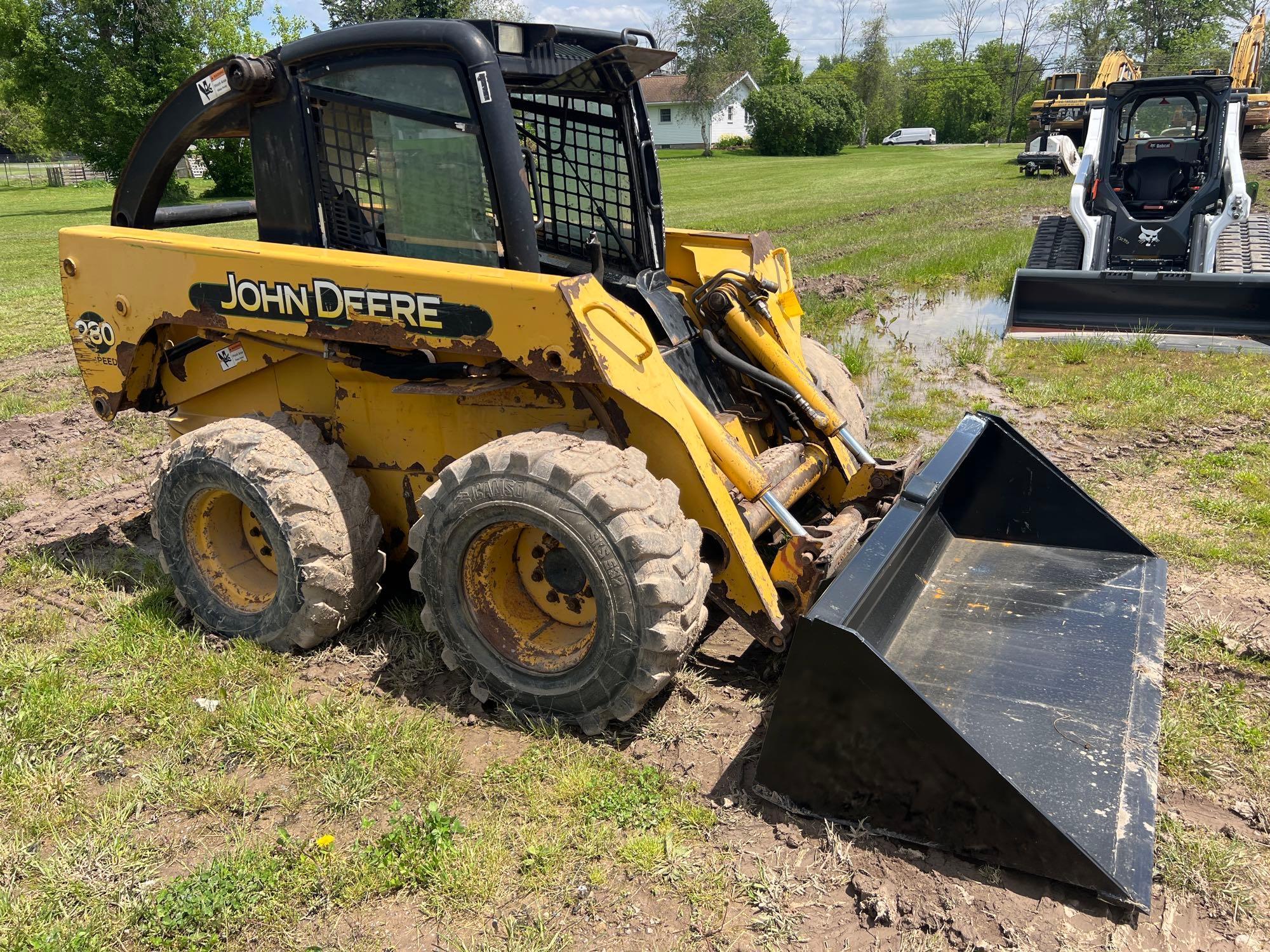 JOHN DEERE 280 SKID STEER SN:480093 powered by John Deere diesel engine, equipped with rollcage,