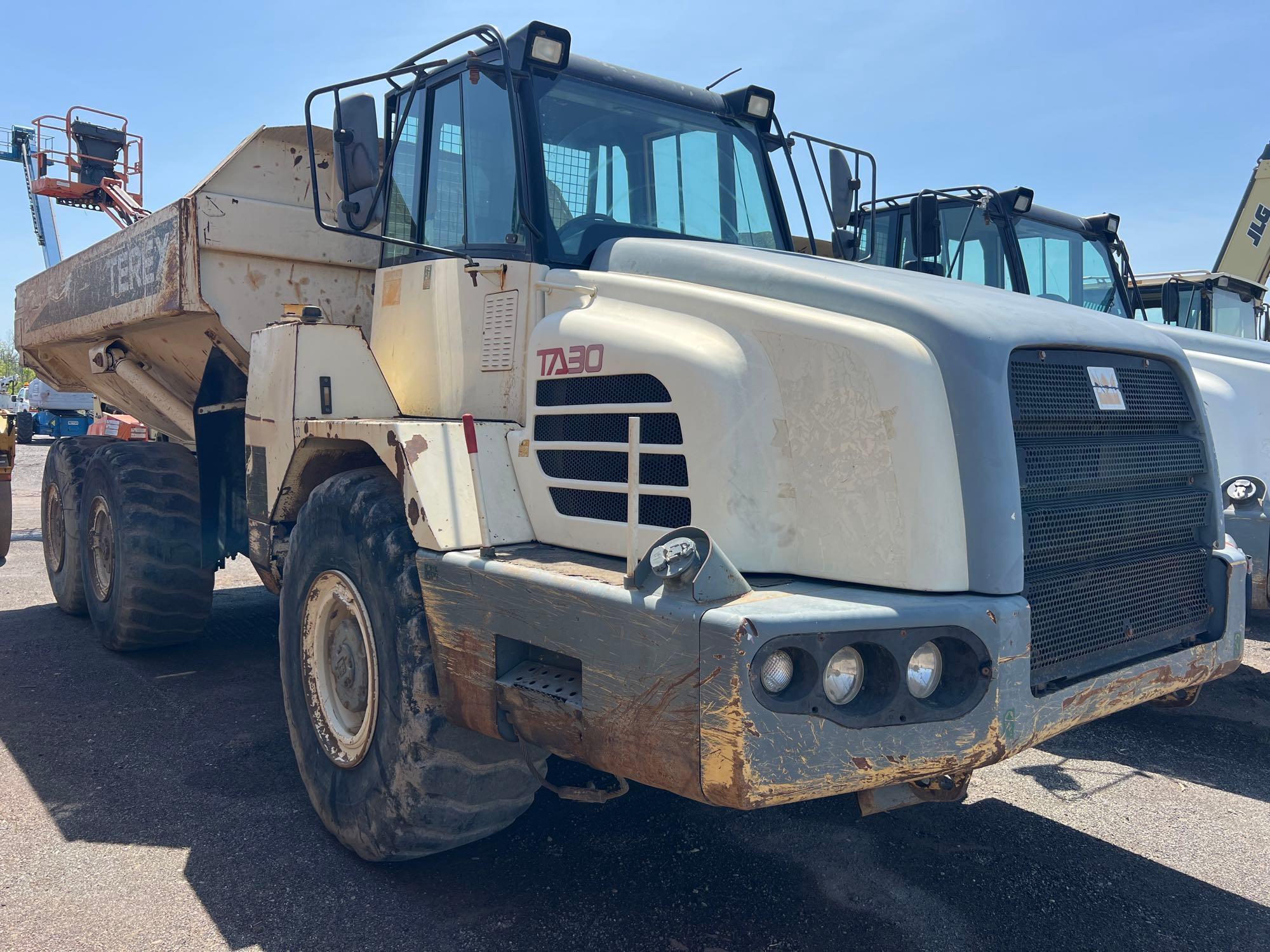 TEREX TA30 ARTICULATED HAUL TRUCK SN:A8941087 6x6, powered by diesel engine, equipped with Cab,