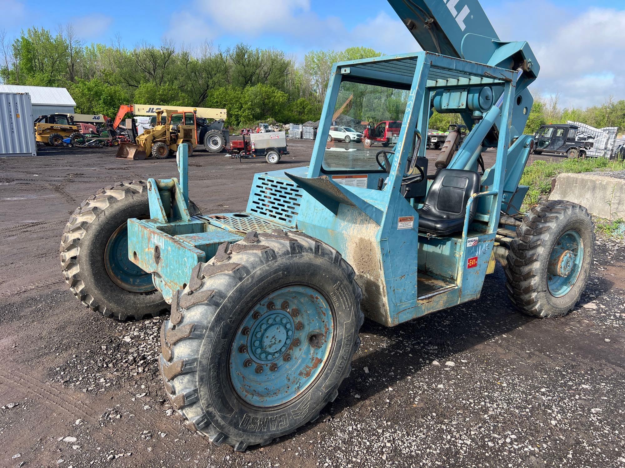 GRADALL 534C-9 TELESCOPIC FORKLIFT SN-444141 4x4, powered by diesel engine, equipped with OROPS,