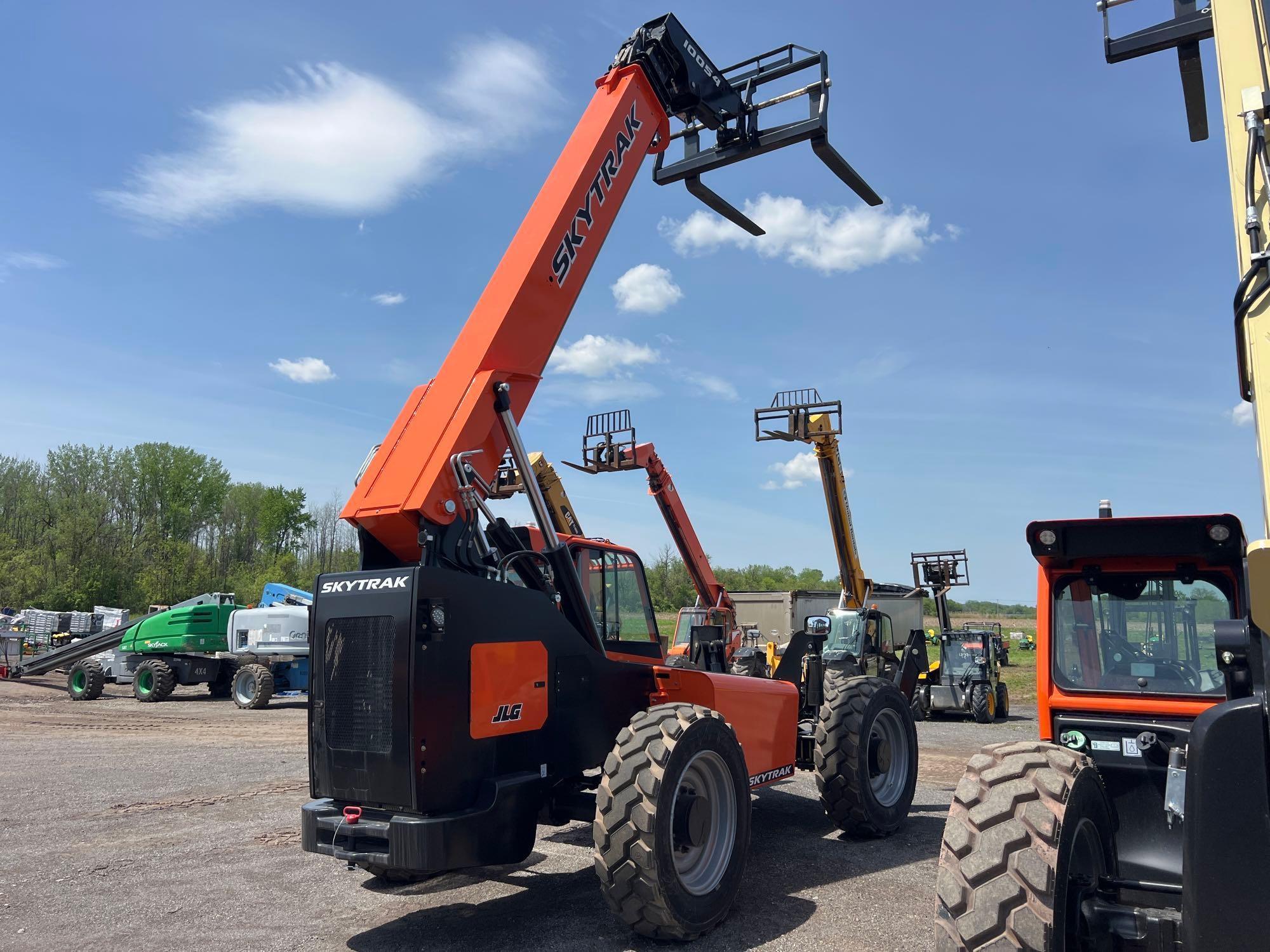 NEW UNUSED SKYTRAK 10054 TELESCOPIC FORKLIFT SN-30567... 4x4, powered by Cummins diesel engine, 74hp