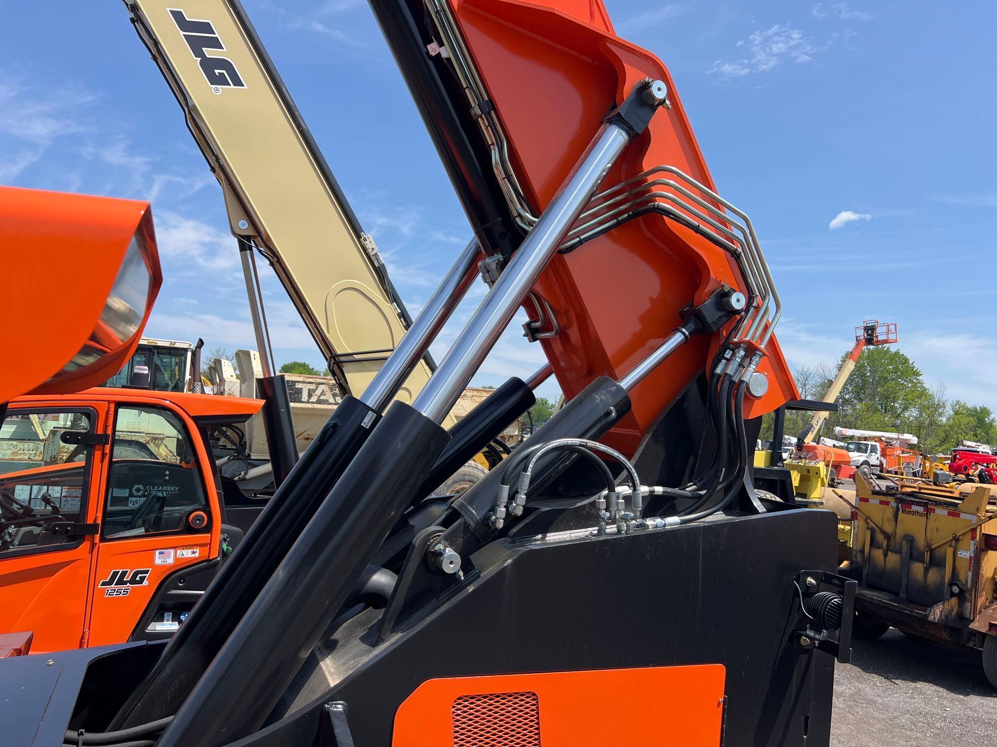 NEW UNUSED SKYTRAK 10054 TELESCOPIC FORKLIFT SN-30567... 4x4, powered by Cummins diesel engine, 74hp