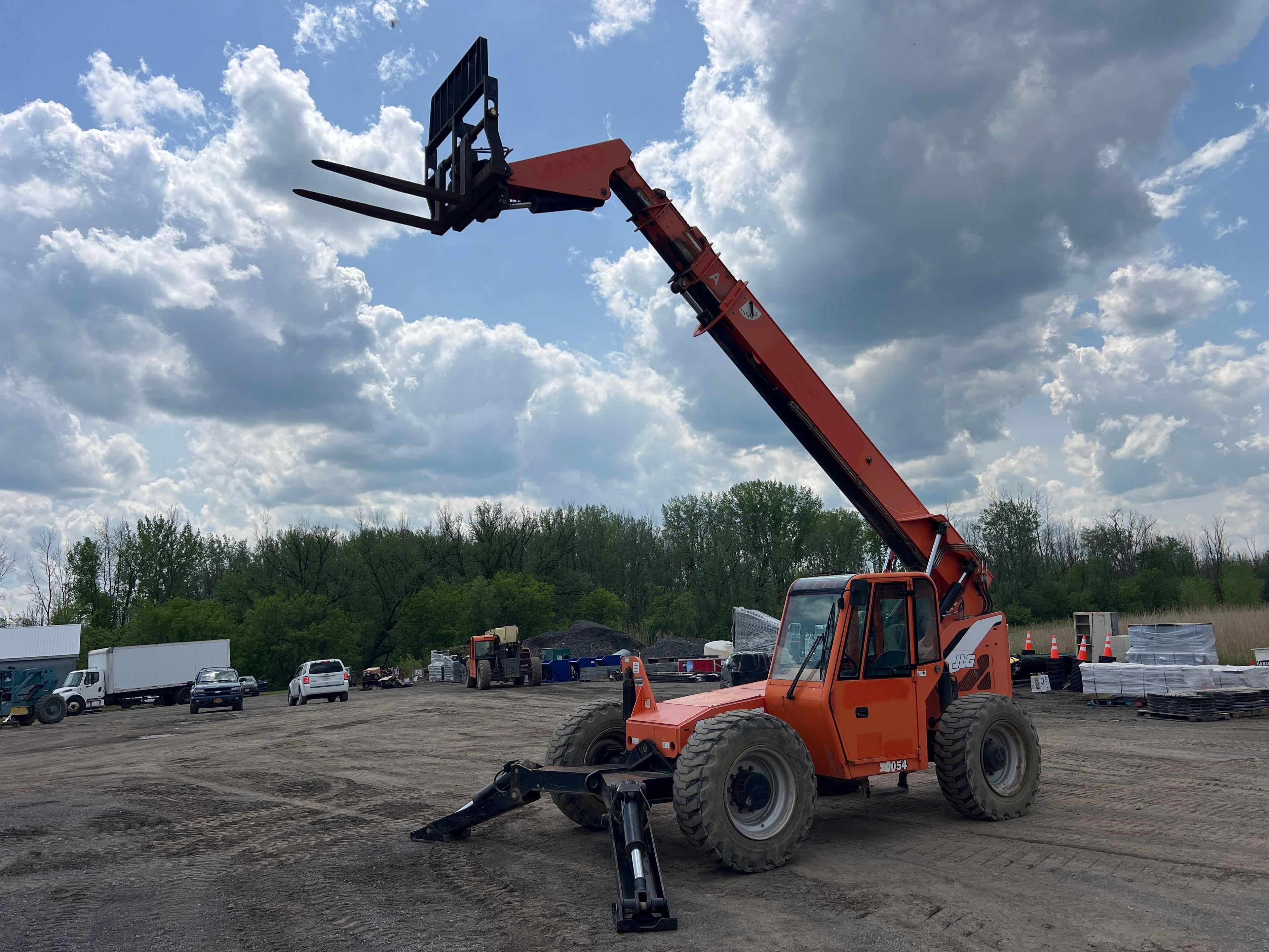 2014 SKYTRAK 10054 TELESCOPIC FORKLIFT SN-059242 4x4, powered by diesel engine, equipped with EROPS,