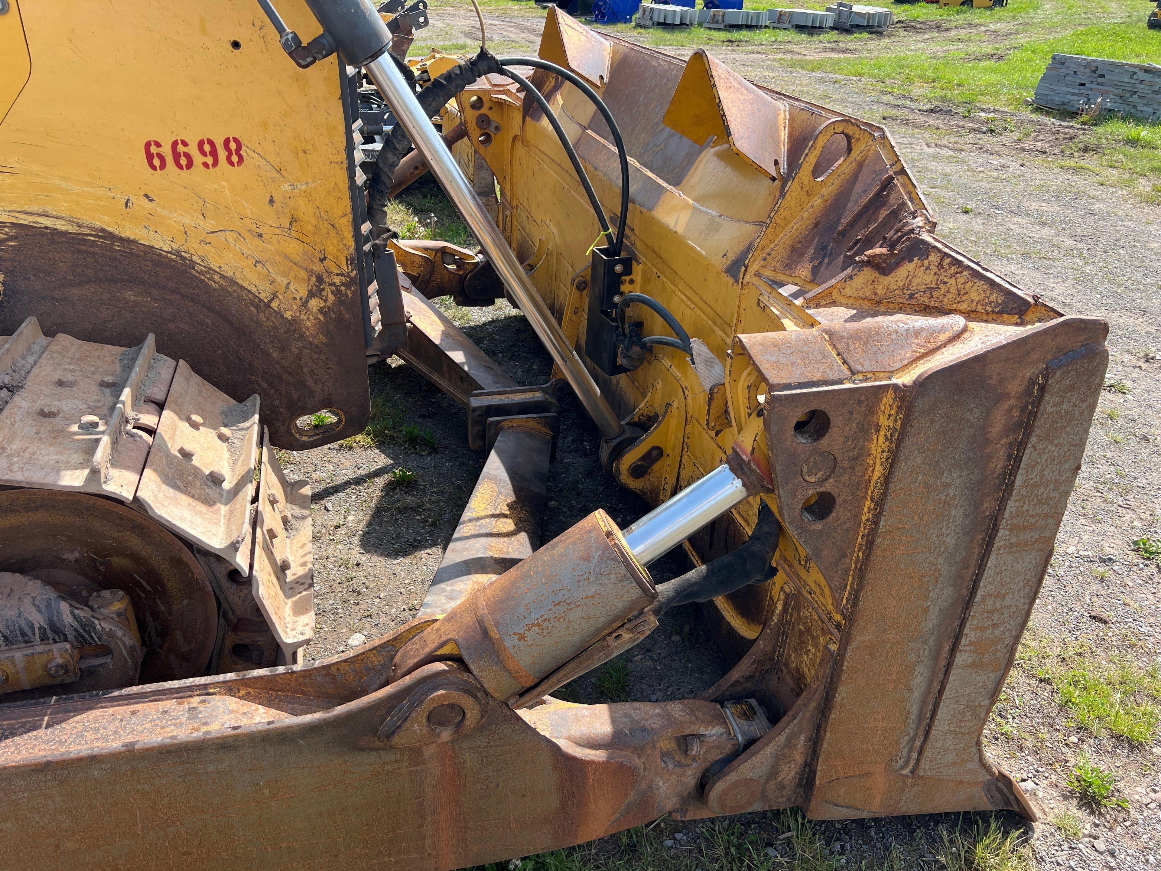 2011 JOHN DEERE 850J CRAWLER TRACTOR SN:1T0850JXVA0194162 powered by John Deere diesel engine,