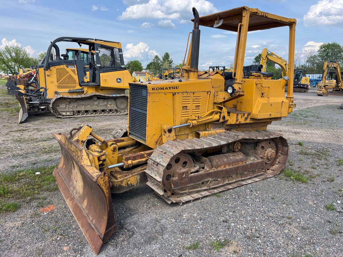 KOMATSU D31A CRAWLER TRACTOR SN:33063 powered by Komatsu diesel engine, equipped with OROPS, 6 way