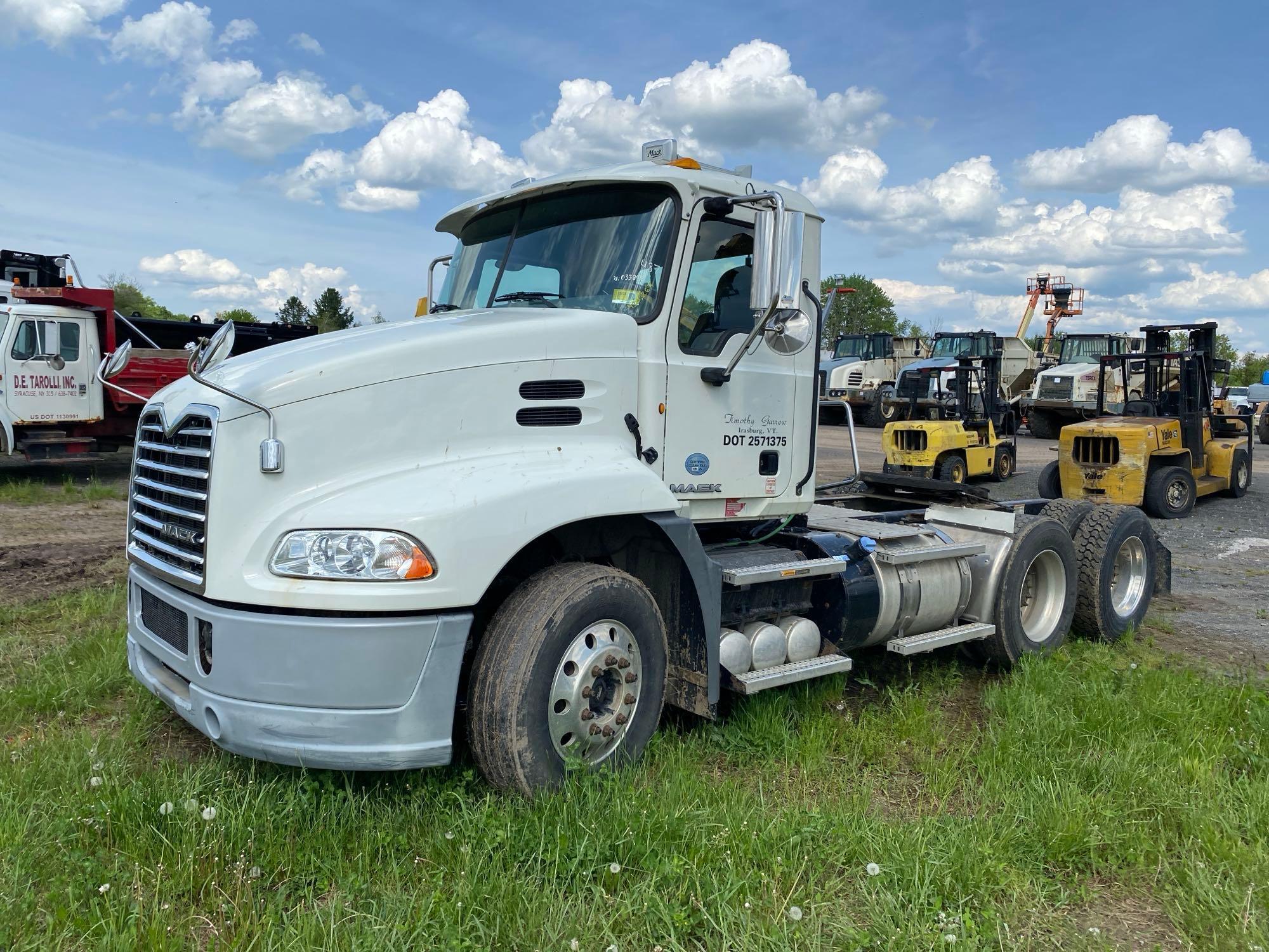 2013 MACK CXU613 TRUCK TRACTOR VN:033898 powered by Mack MP8 diesel engine, 445hp, equipped with